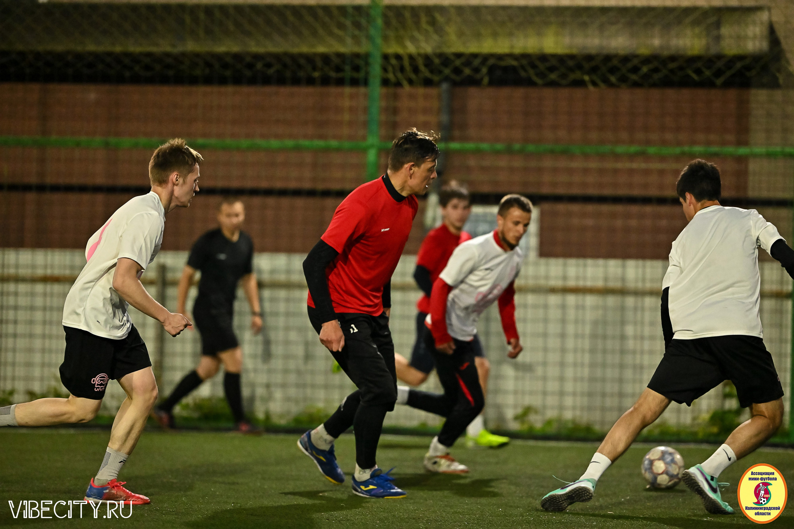 ИГРЫ МИНИ-ФУТБОЛЬНОЙ И КОРПОРАТИВНОЙ ЛИГИ. VIBECITY.RU Вайб Сити Ру Фоторепортажи Фотоотчеты Калининград