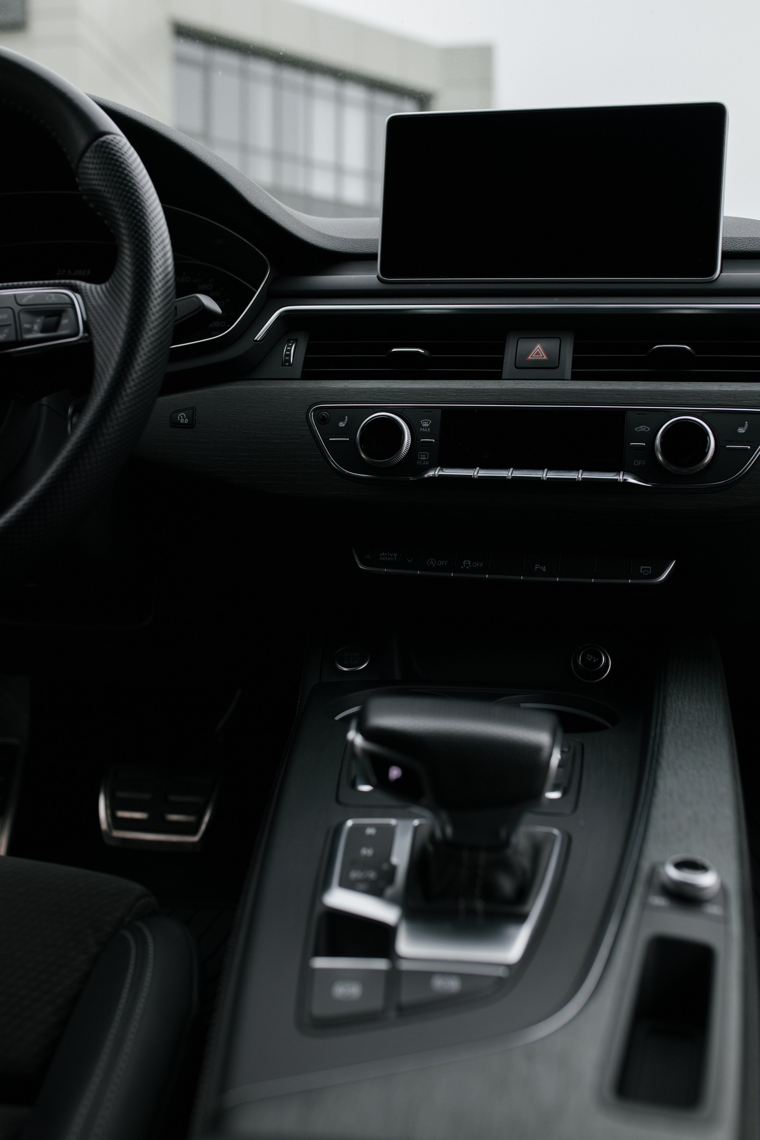 Контент для автосалона. Фотографирую женщин, мужчин и их отношения