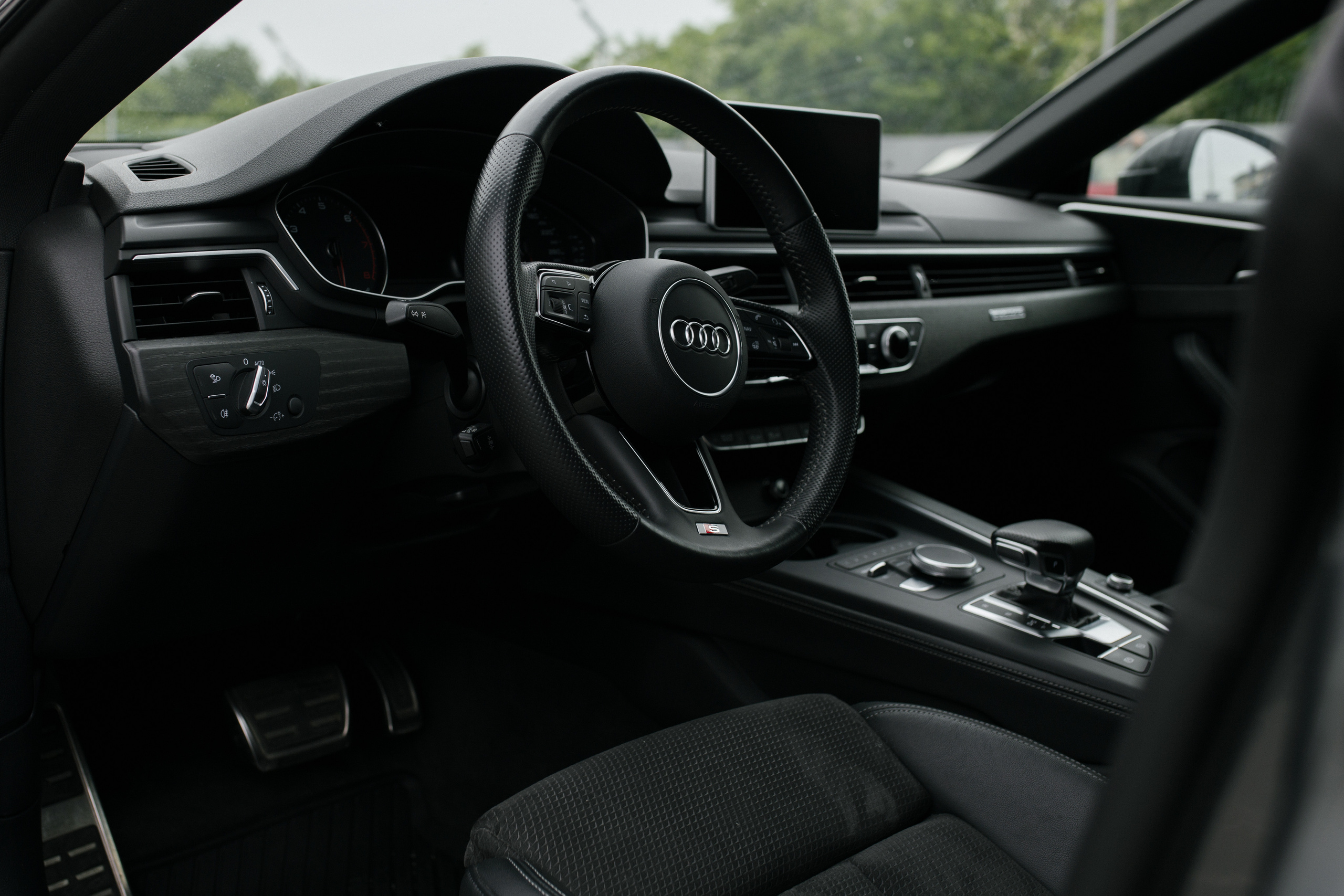 Контент для автосалона. Фотографирую женщин, мужчин и их отношения