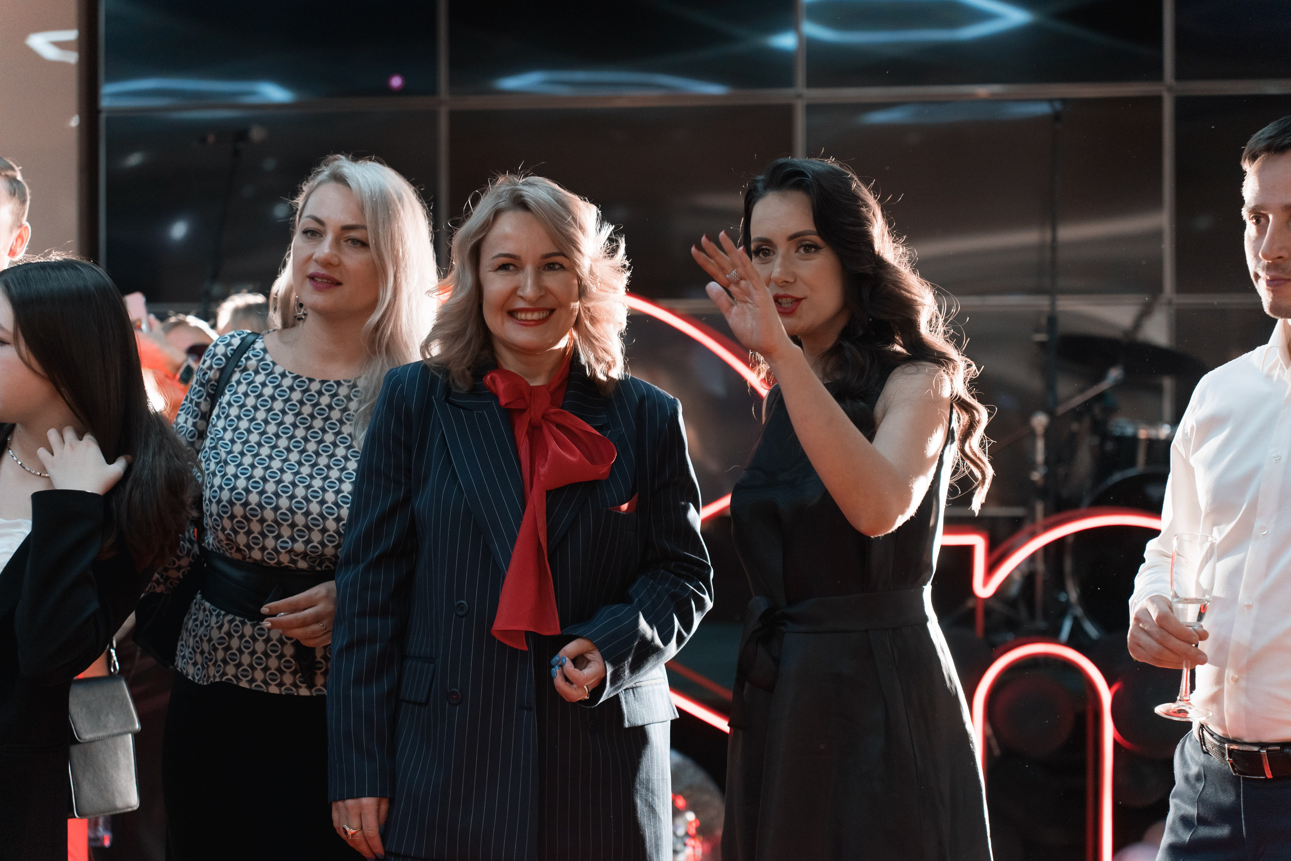 Веб-сериал «МЫ». Для тех, кто не ждёт удачи, а создаёт её. Каждая фотосессия — это твой момент, твой стиль, твой успех. 📸