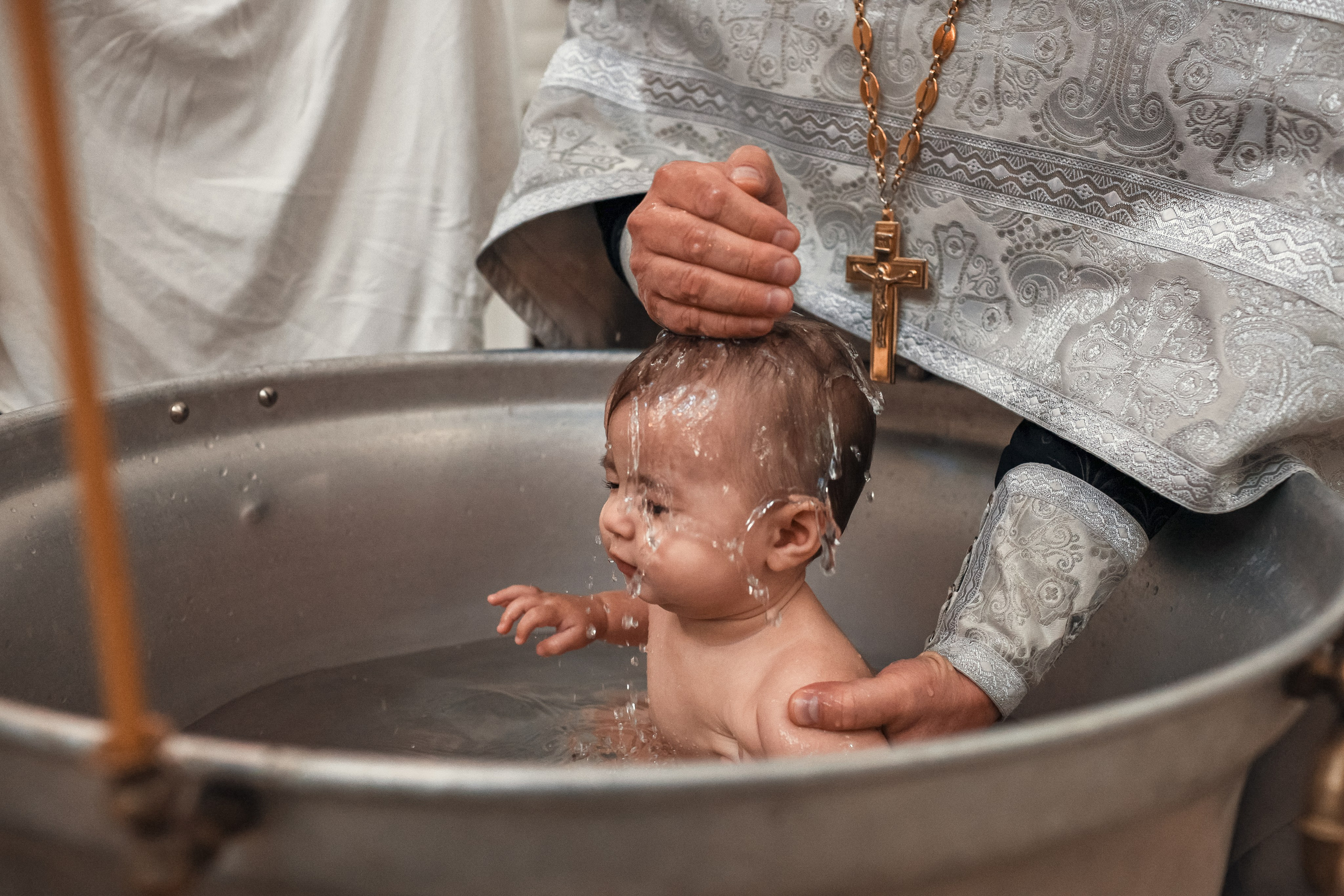 Крещение в Храме Даниила Московского Метрогородке. Профессиональный фотограф в Москве и Мо Мария Шантарёва