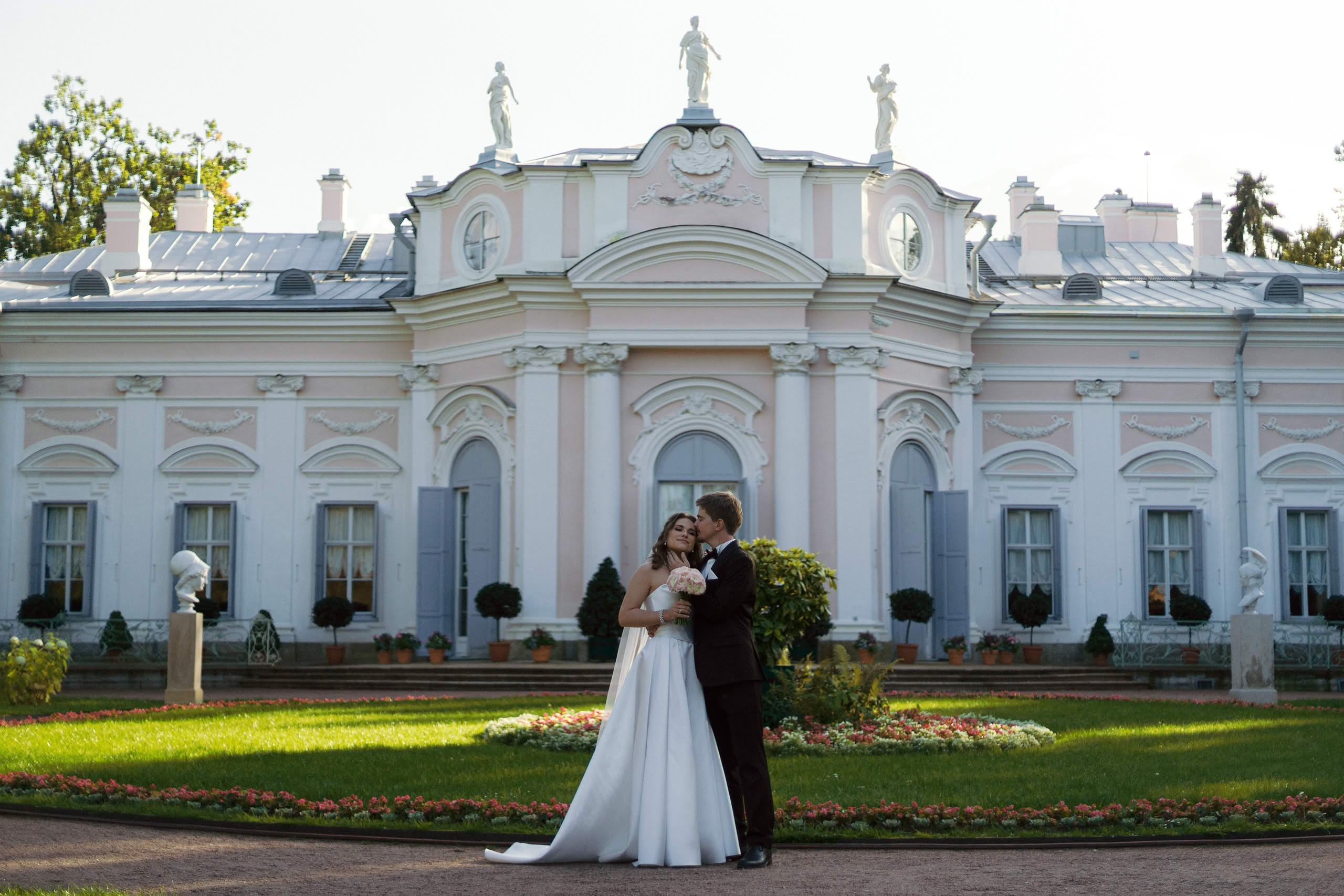 Свадебная прогулка в Ораниенбауме — Саша и Кристина. Свадебный фотограф Дмитрий Родионов — Санкт-Петербург и Ленинградская область