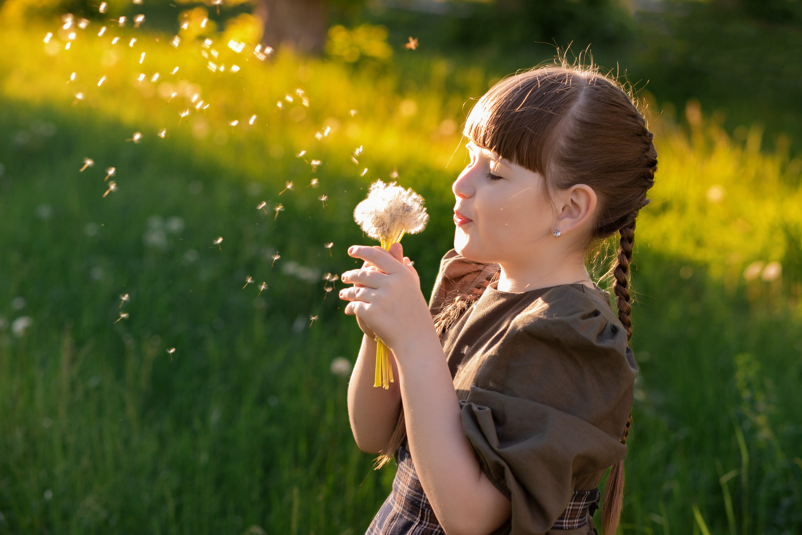 Девочка и цыплята. Фотограф Кравченко Юлия. Энгельс