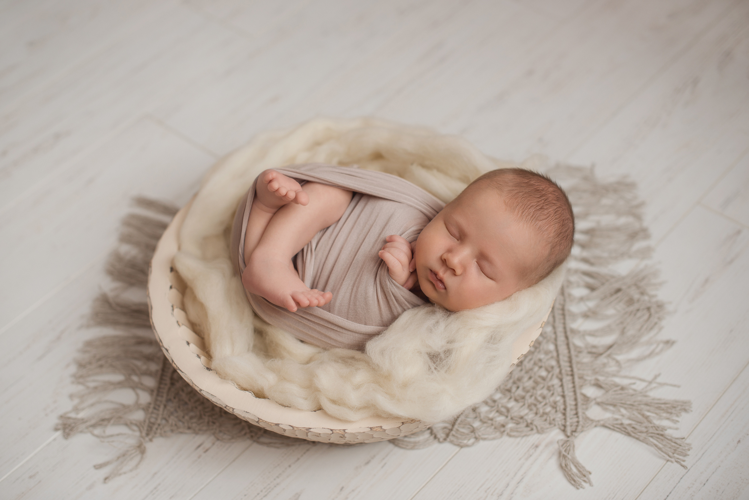 Фотосъемка новорожденного. Фотограф беременности, новорожденных и детей до года в Челябинске Волк