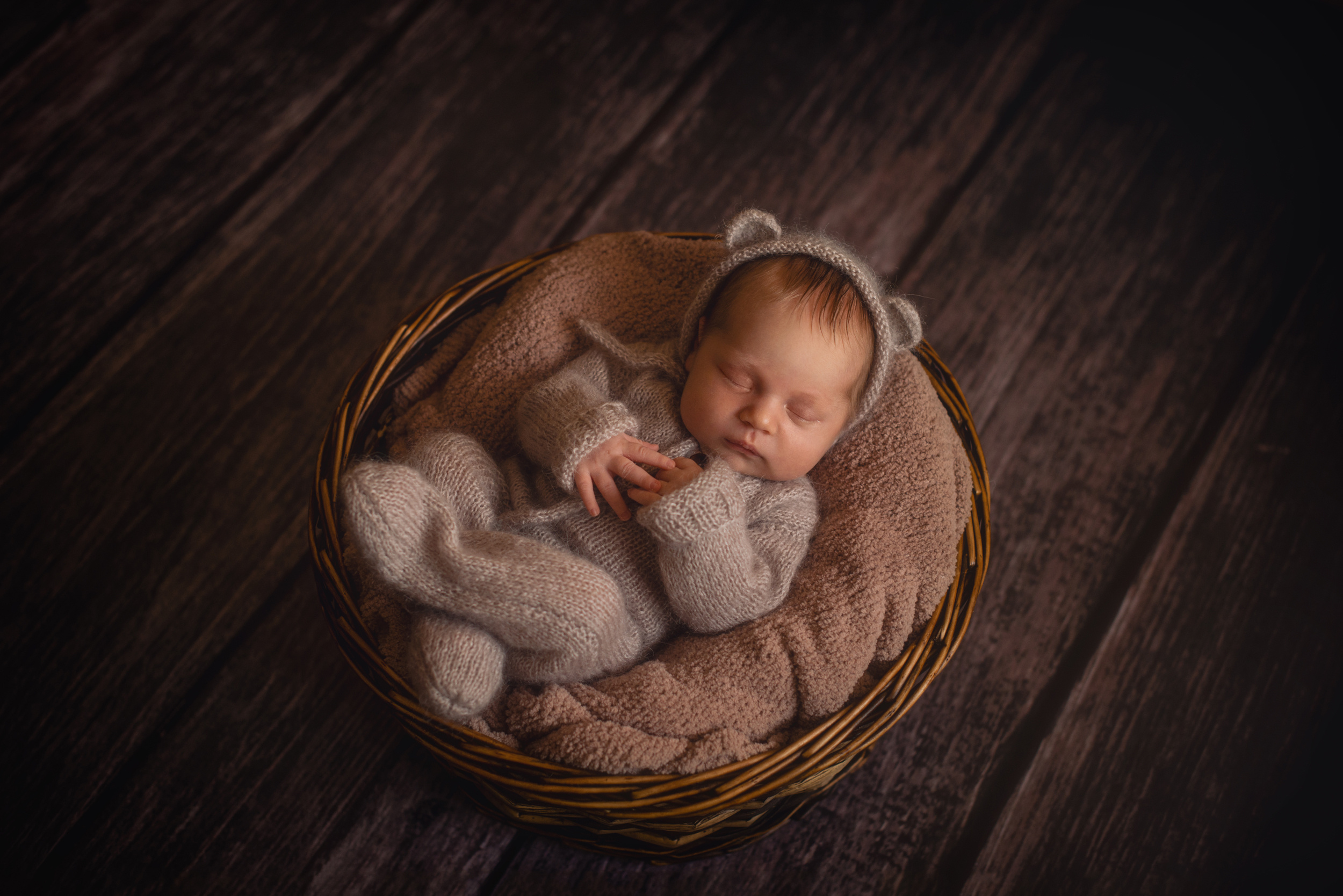 Фотосъемка новорожденного. Фотограф беременности, новорожденных и детей до года в Челябинске Волк