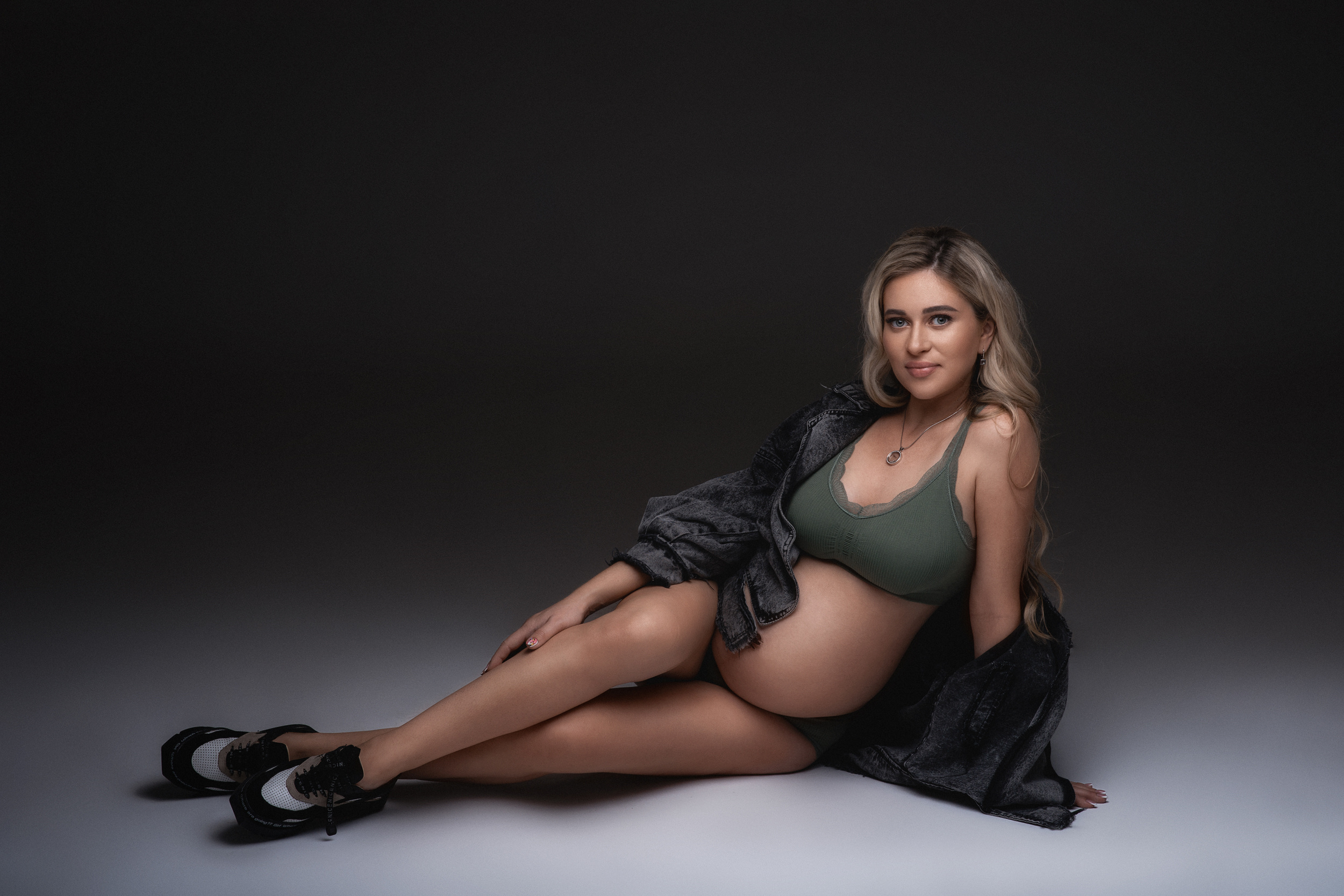 Фотосъемка беременности. Фотограф беременности, новорожденных и детей до года в Челябинске Волк