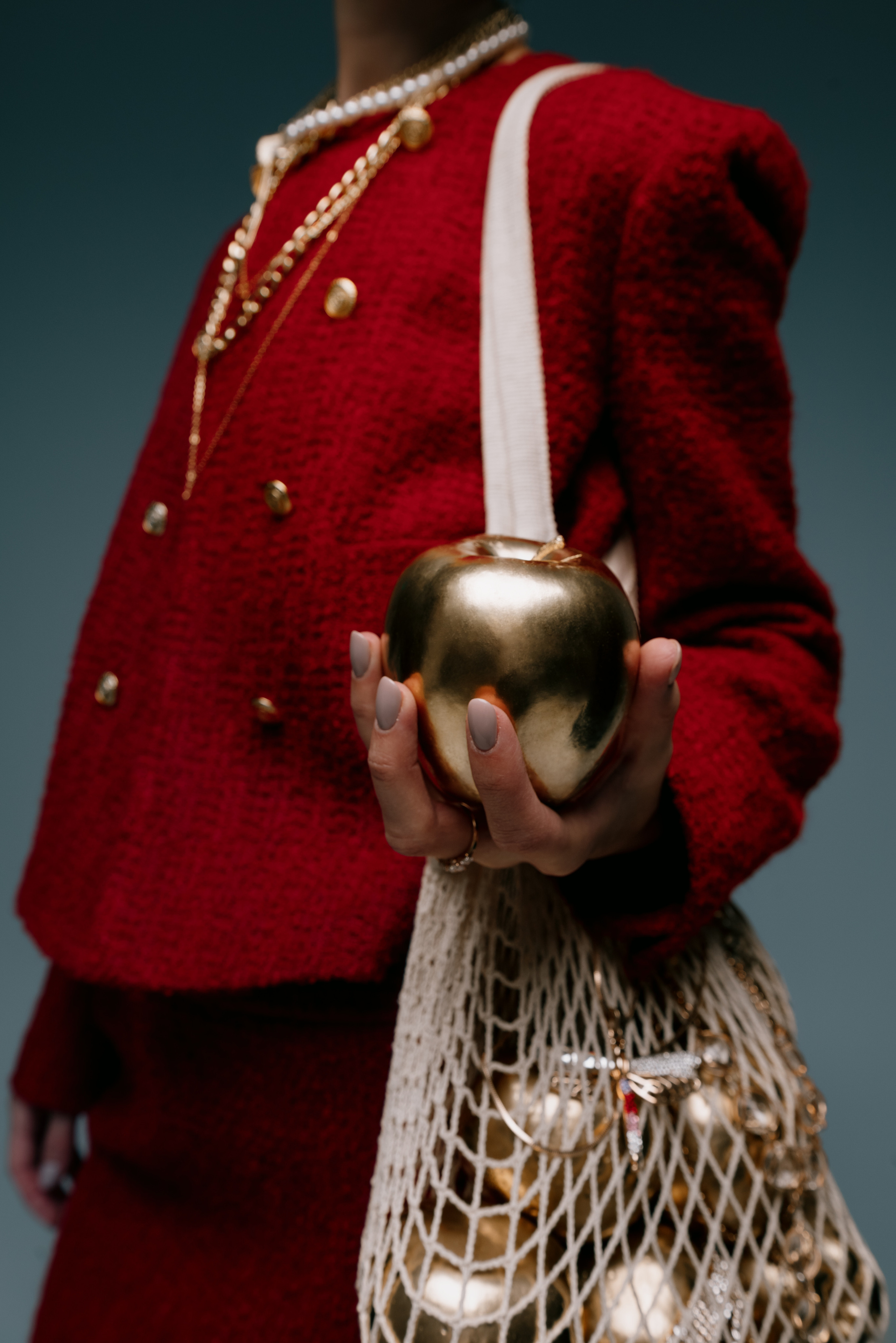 Red look. Z H U R A V L E V