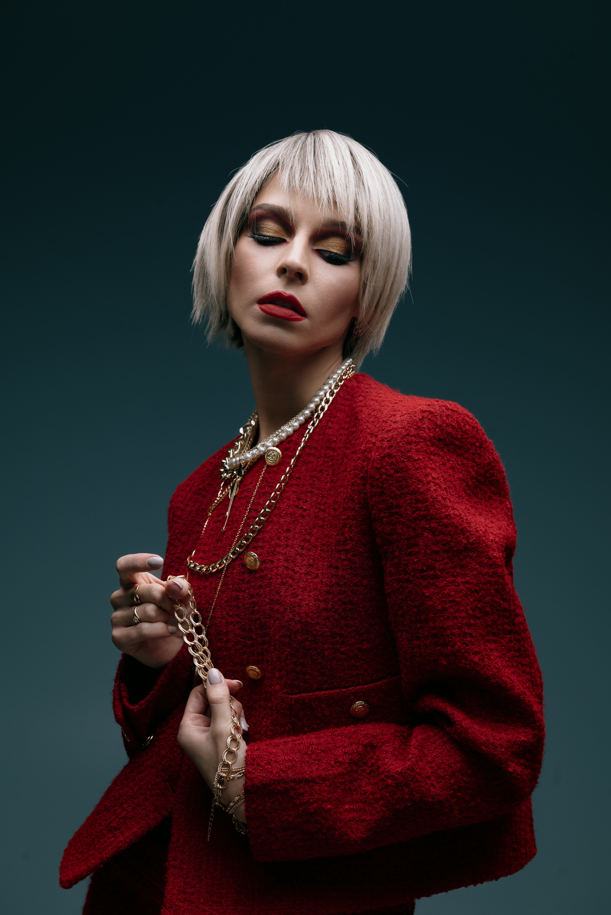 Red look. Z H U R A V L E V