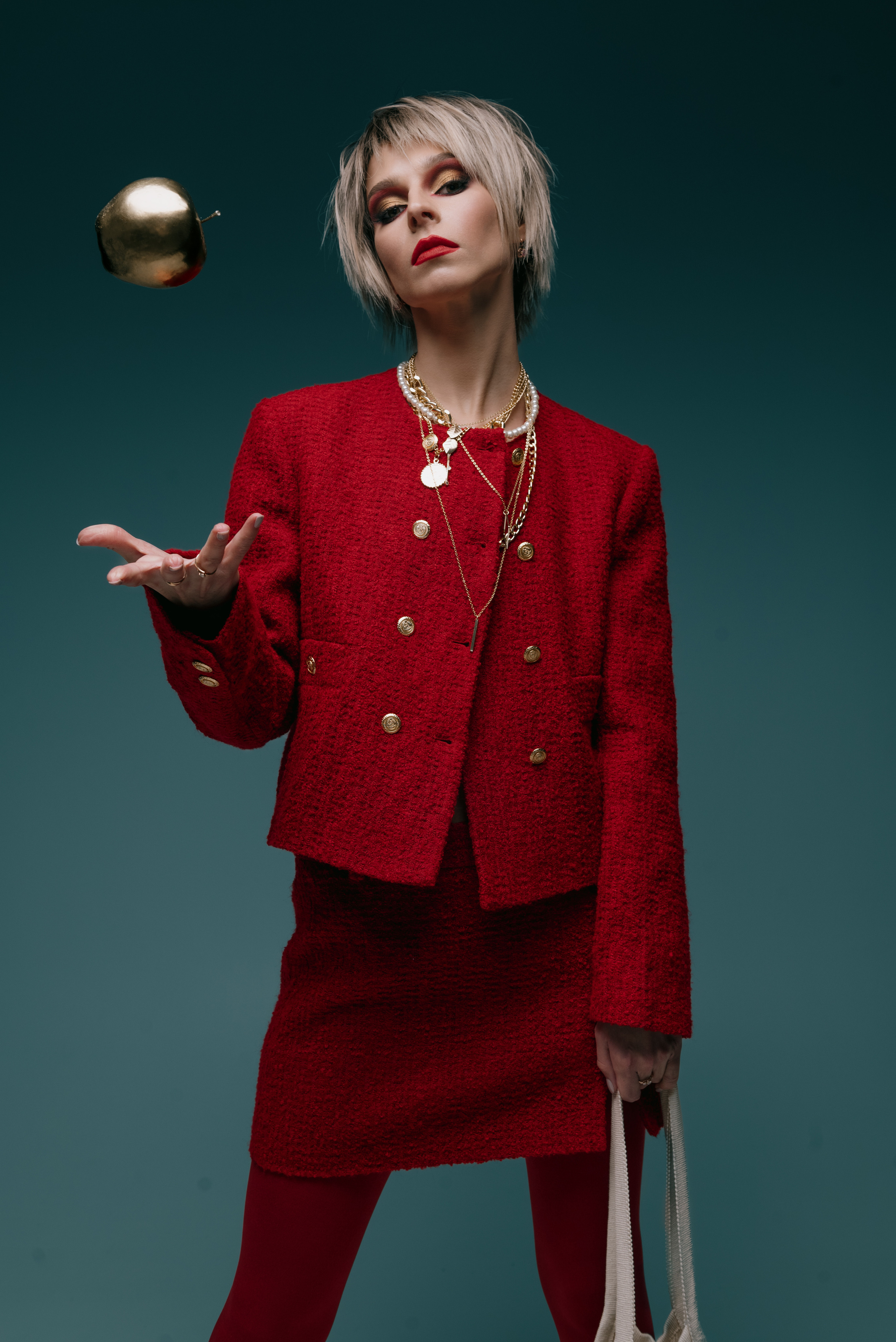 Red look. Z H U R A V L E V