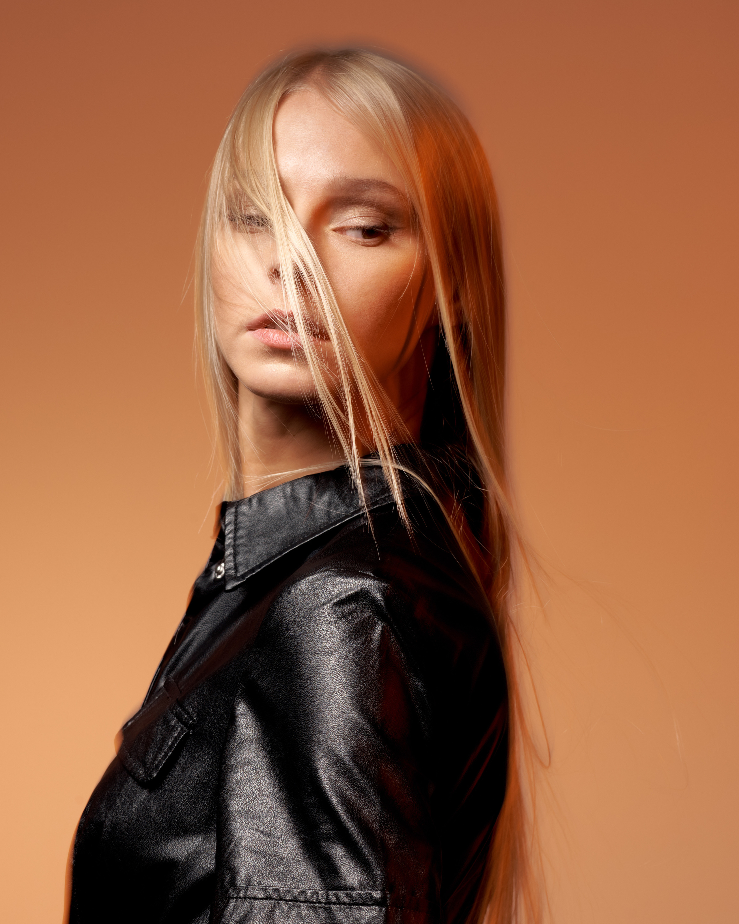 Оля. Z H U R A V L E V