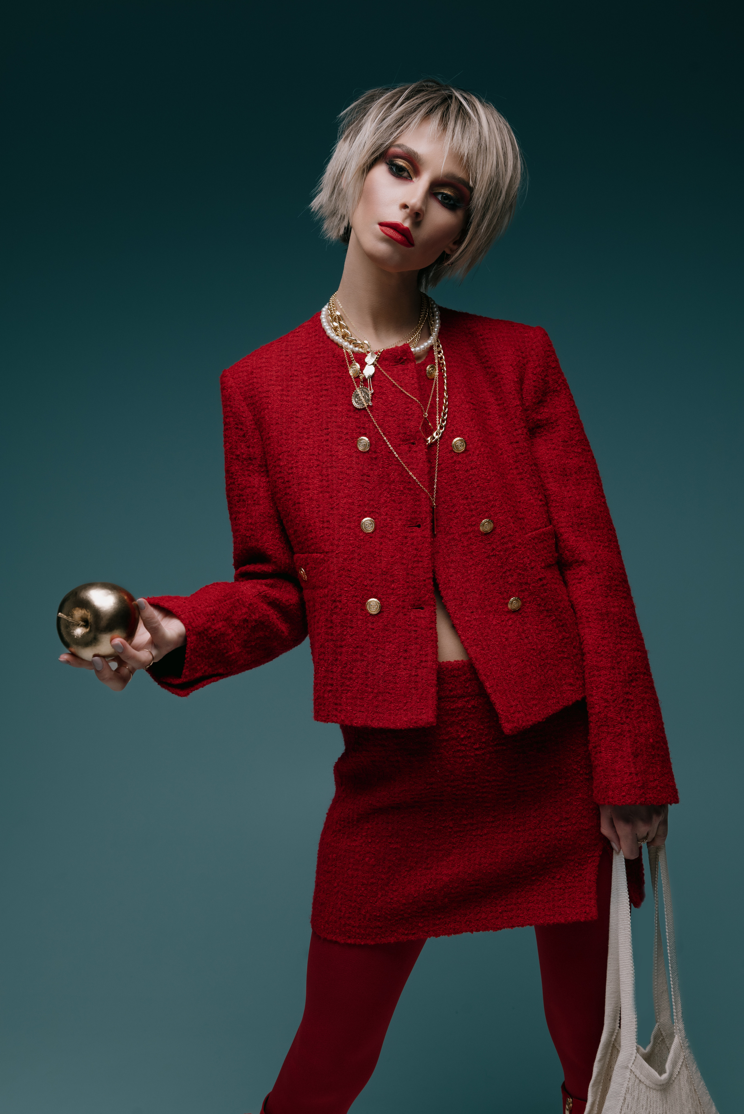 Red look. Z H U R A V L E V