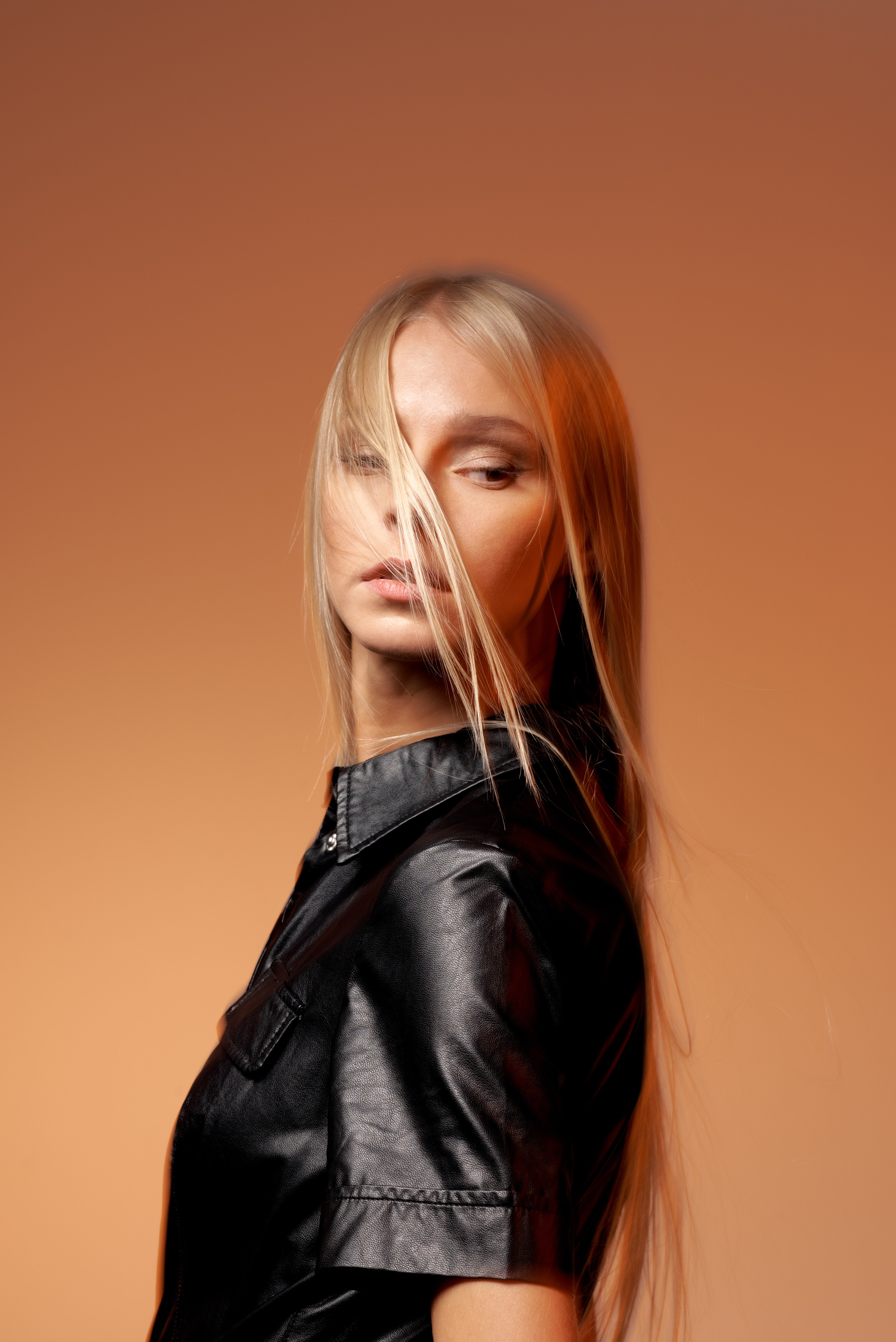 Оля. Z H U R A V L E V