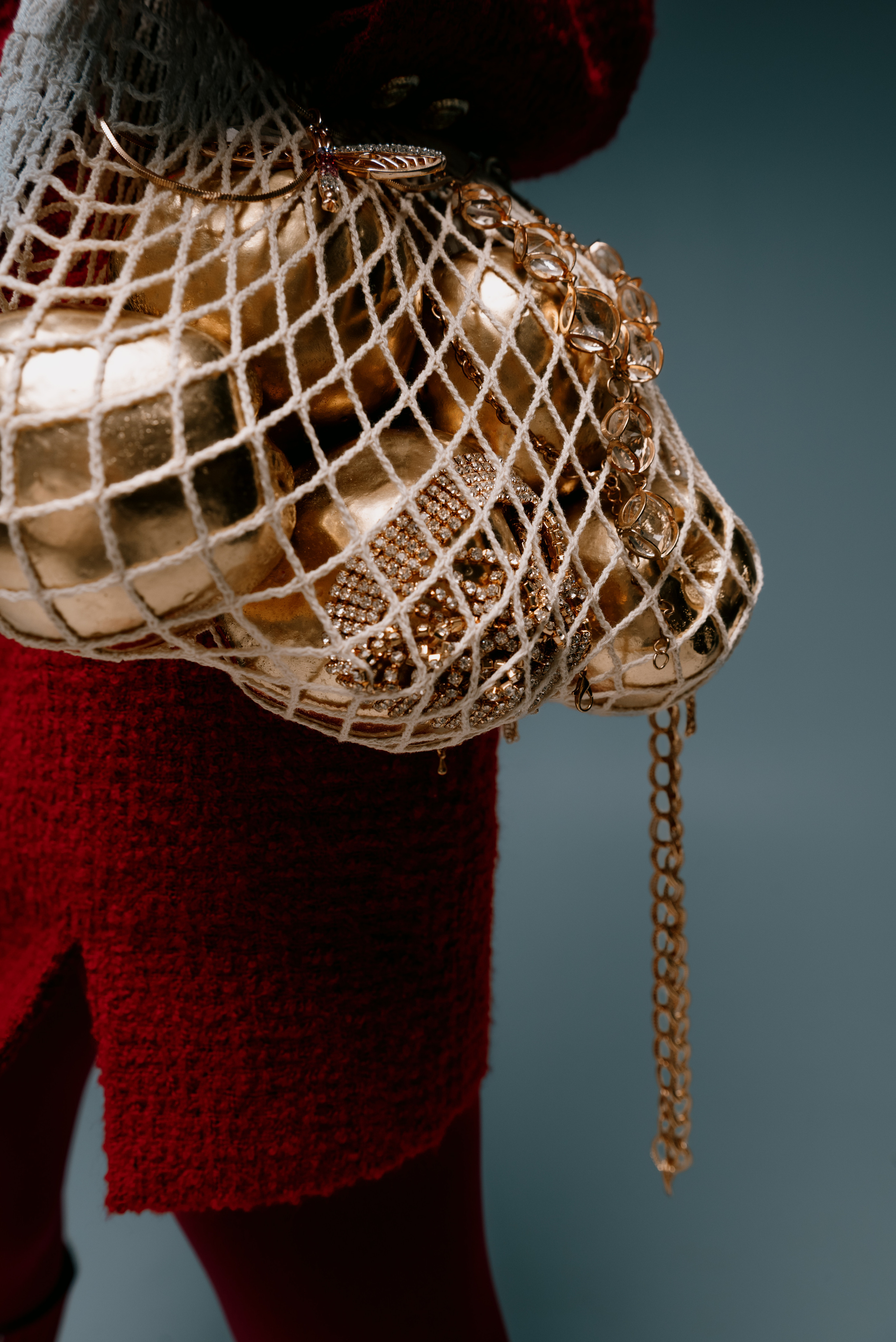 Red look. Z H U R A V L E V