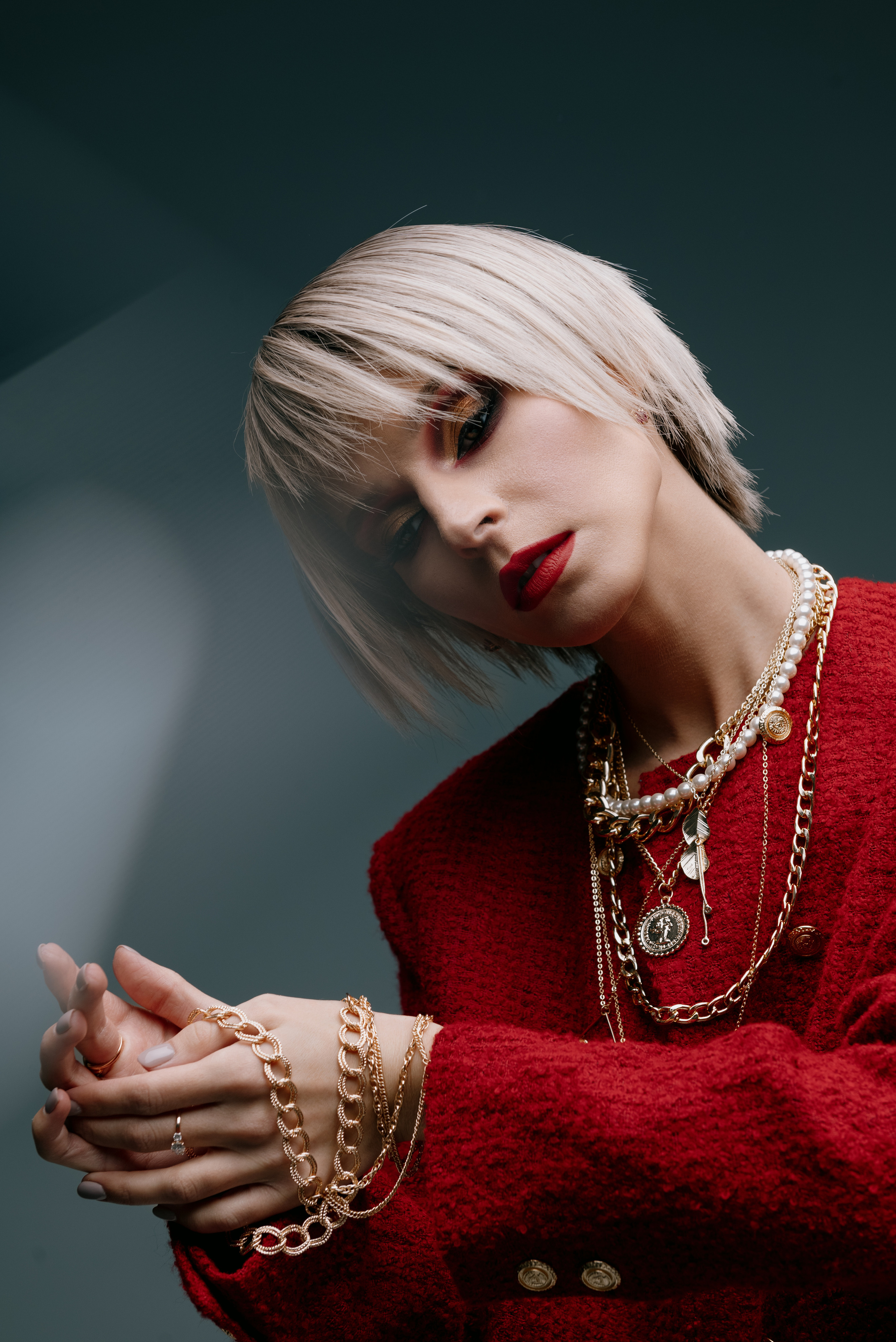 Red look. Z H U R A V L E V