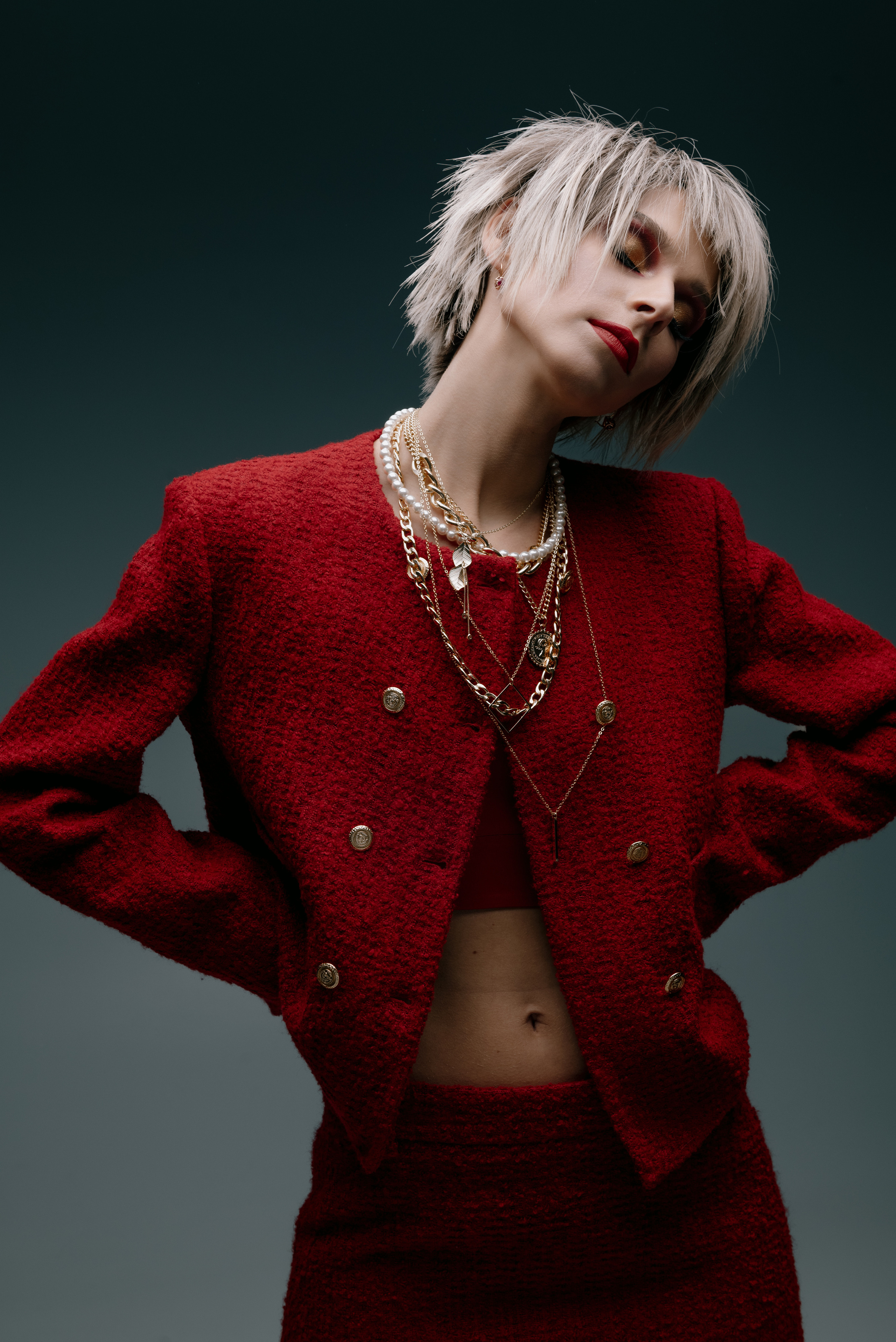 Red look. Z H U R A V L E V