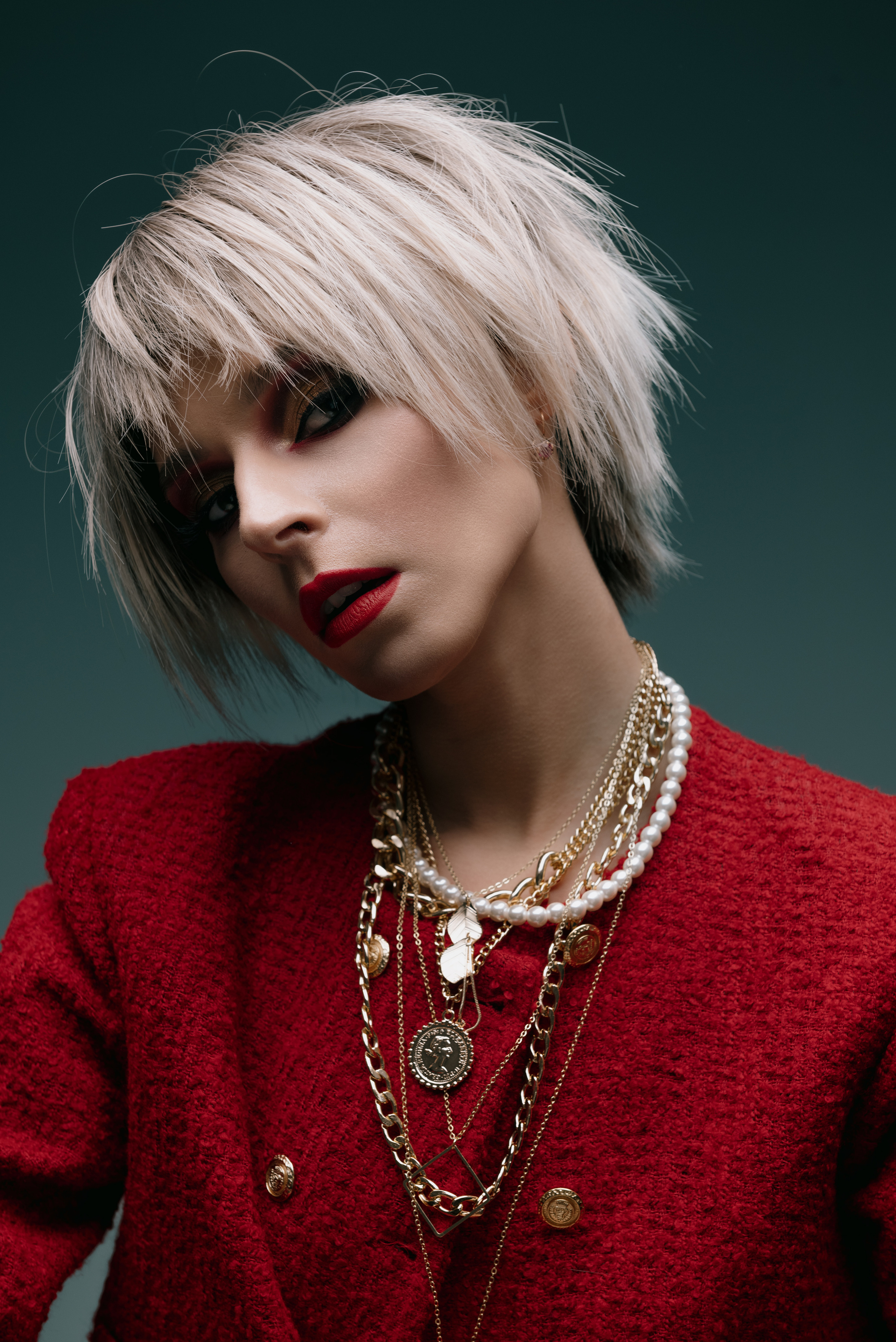 Red look. Z H U R A V L E V