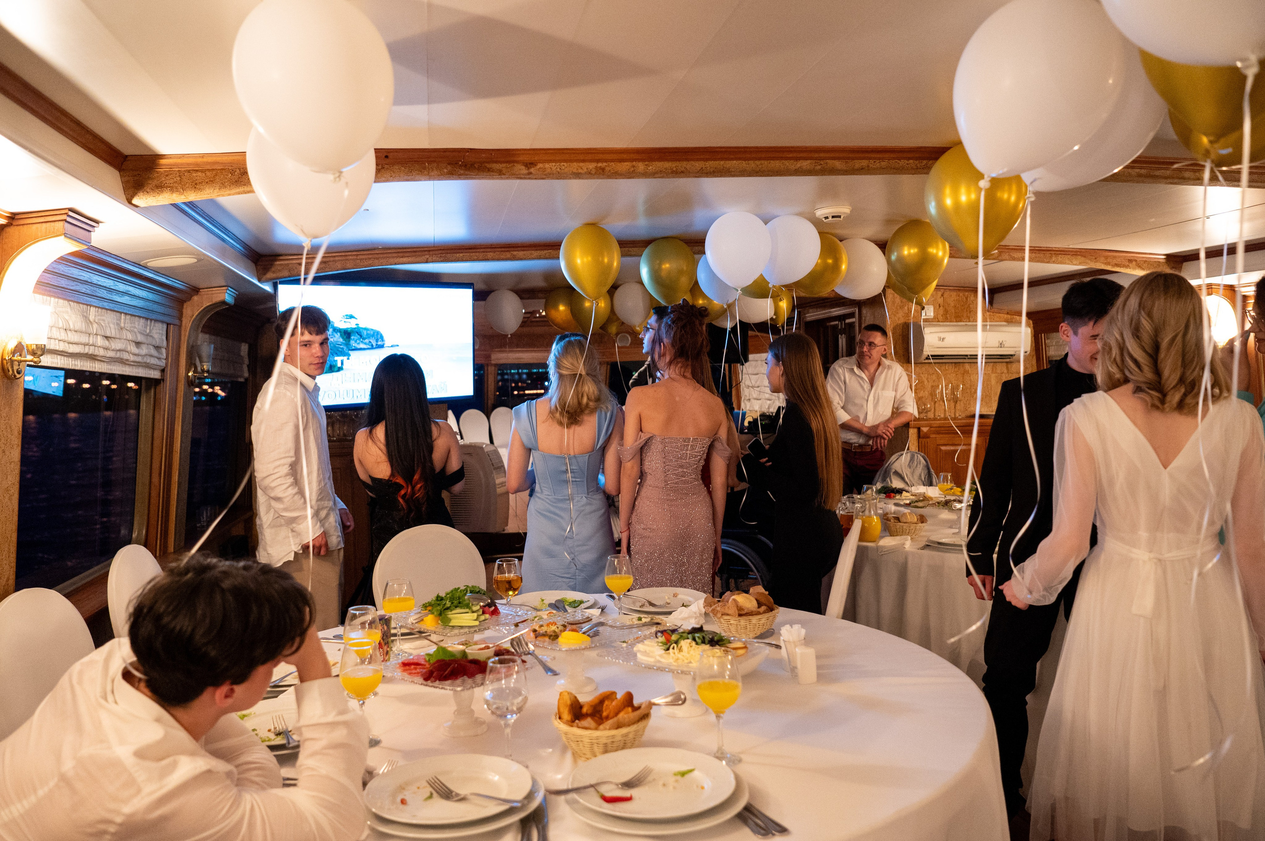 Выпускной вечер 11 класс на теплоходе. Детский и семейный фотограф г. Москва Оксана Катаджи