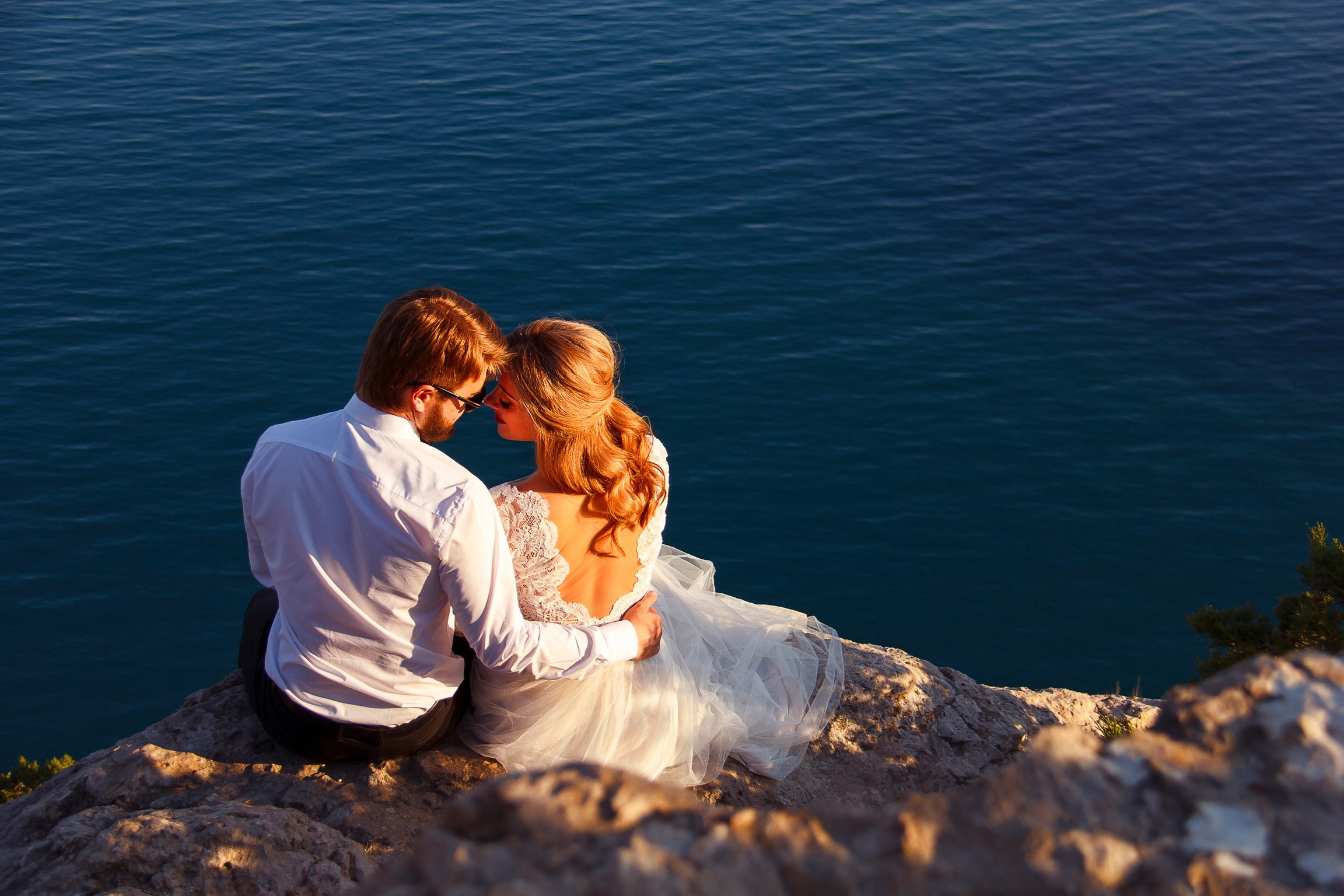 Свадебная фотосессия. Сборы в отеле. Свадебная фотосессия в Севастополе и Балаклаве. Фотограф Зайцева Надежда. Свадебный фотограф в Крыму. 