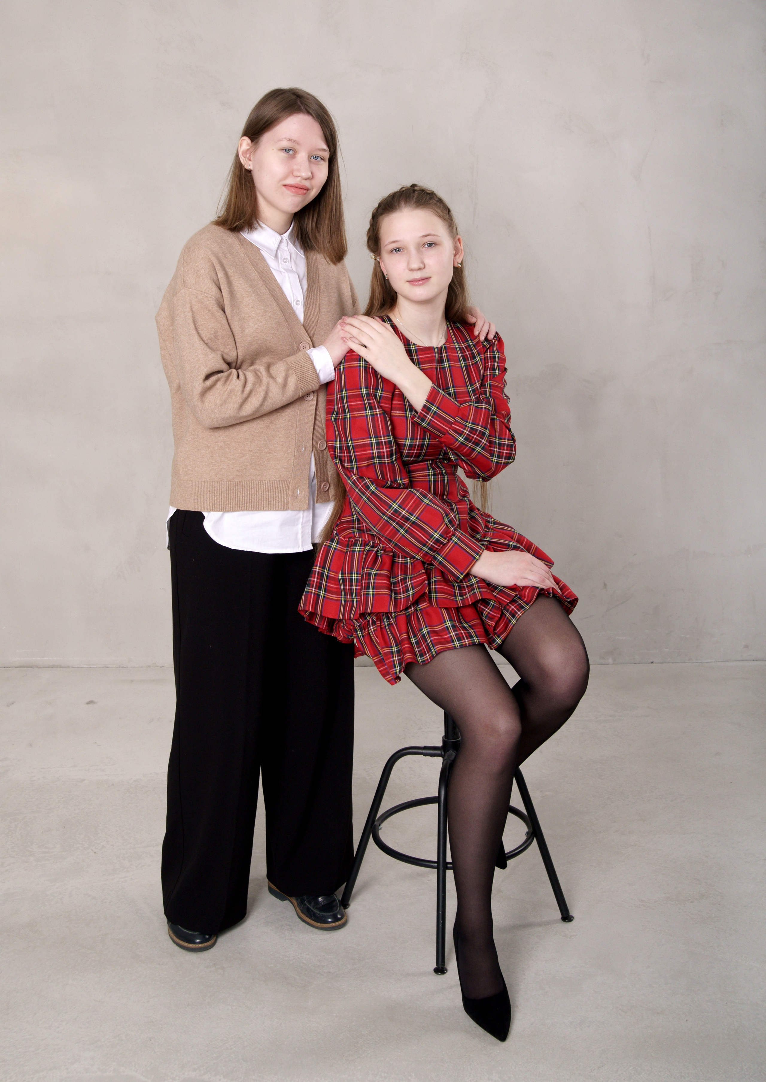 Студийная фотосессия выпускников 9,11 классов в Иркутске