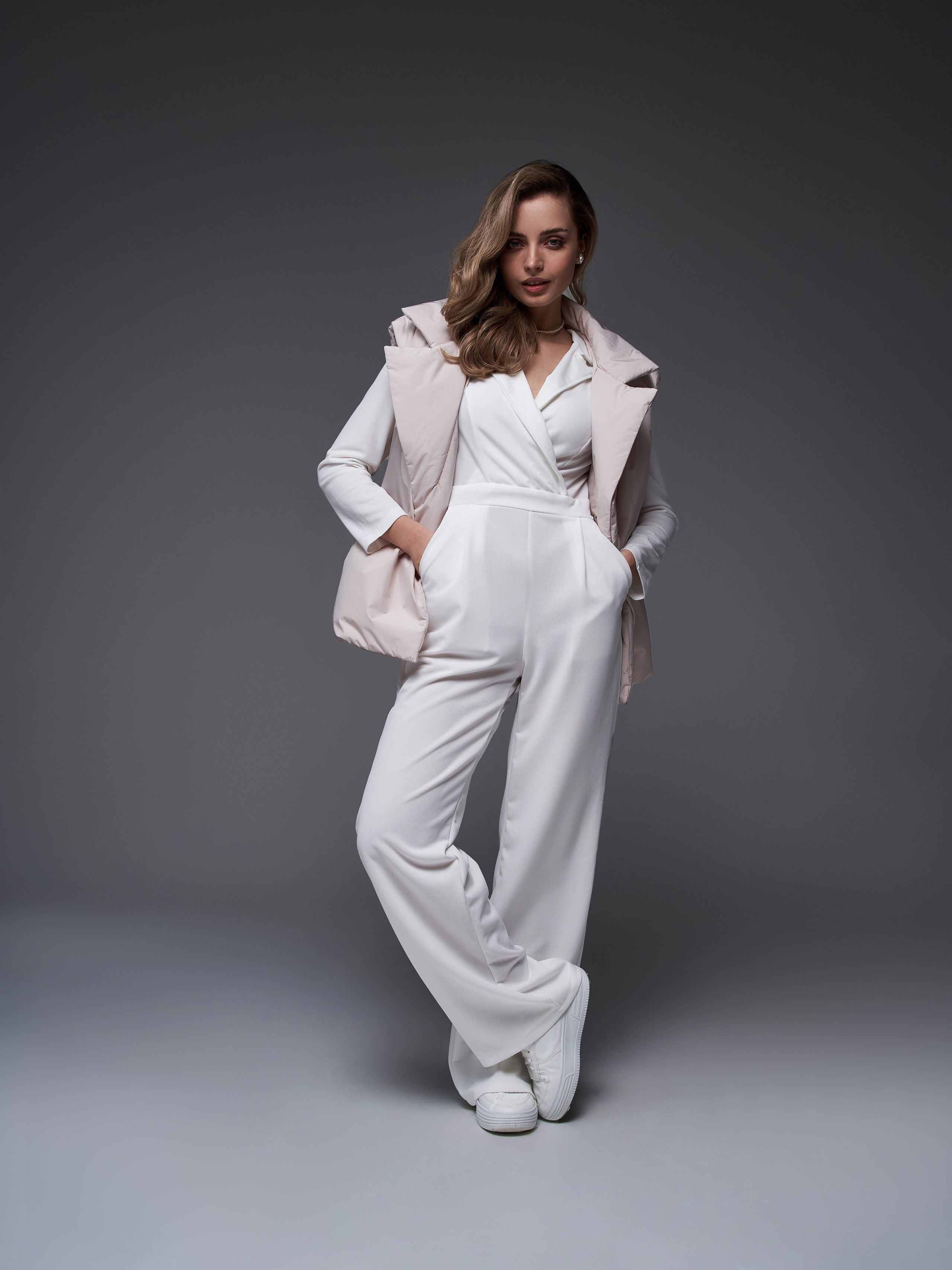 Желетки женские. Фотограф для маркетплейсов в Москве