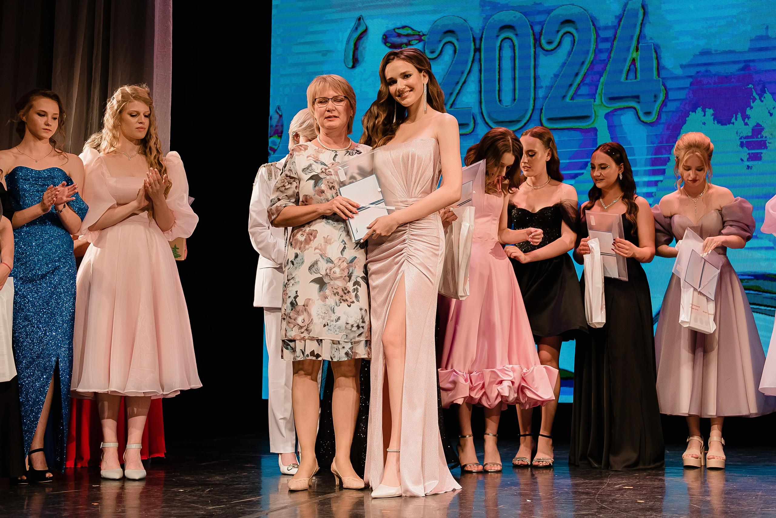 Выпускной школа 2024. Фотограф Рязань. Дарья Дмитриева