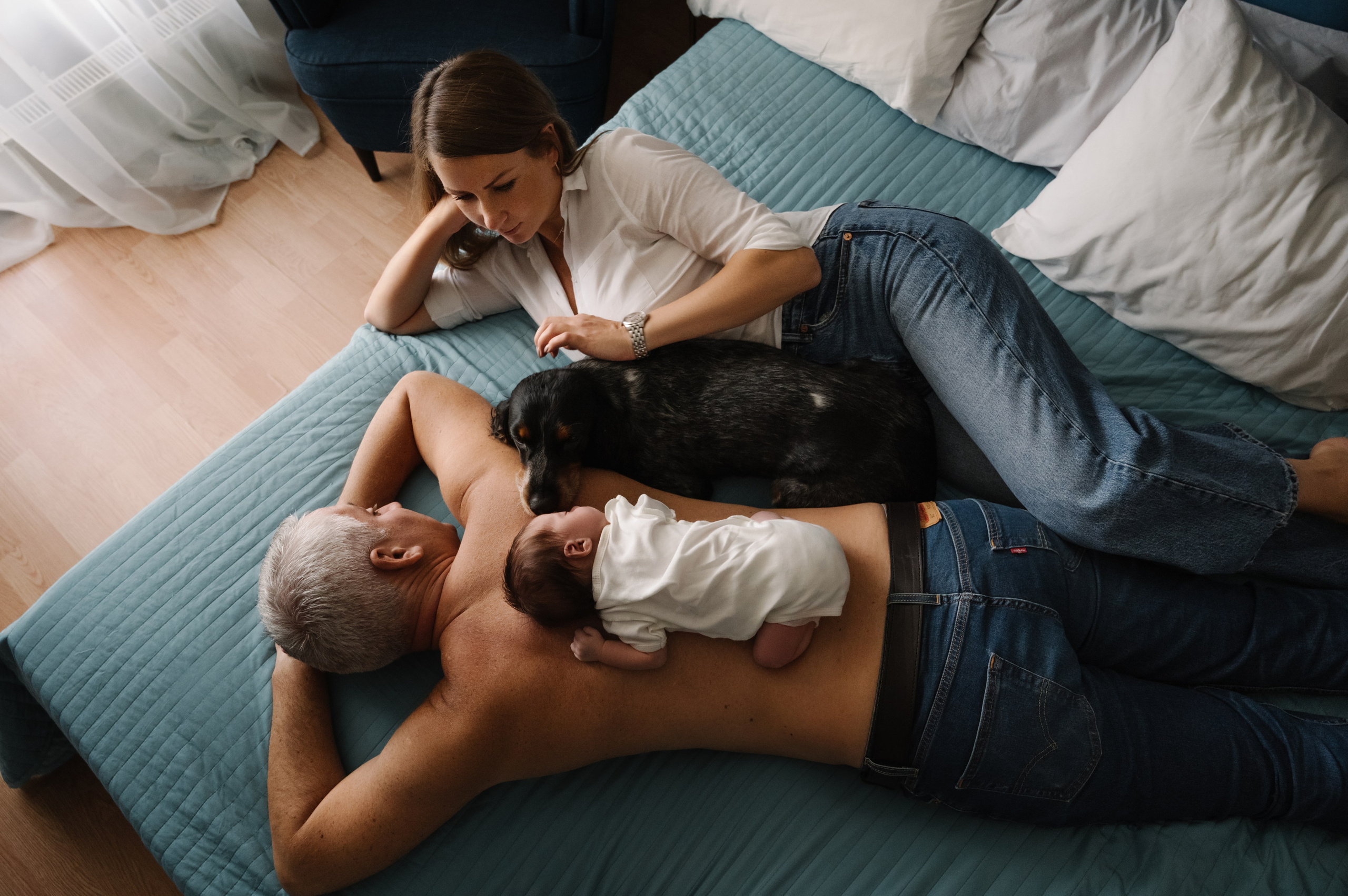 Серия с домашними животными. Фотограф новорожденных малышей в Санкт-Петербурге