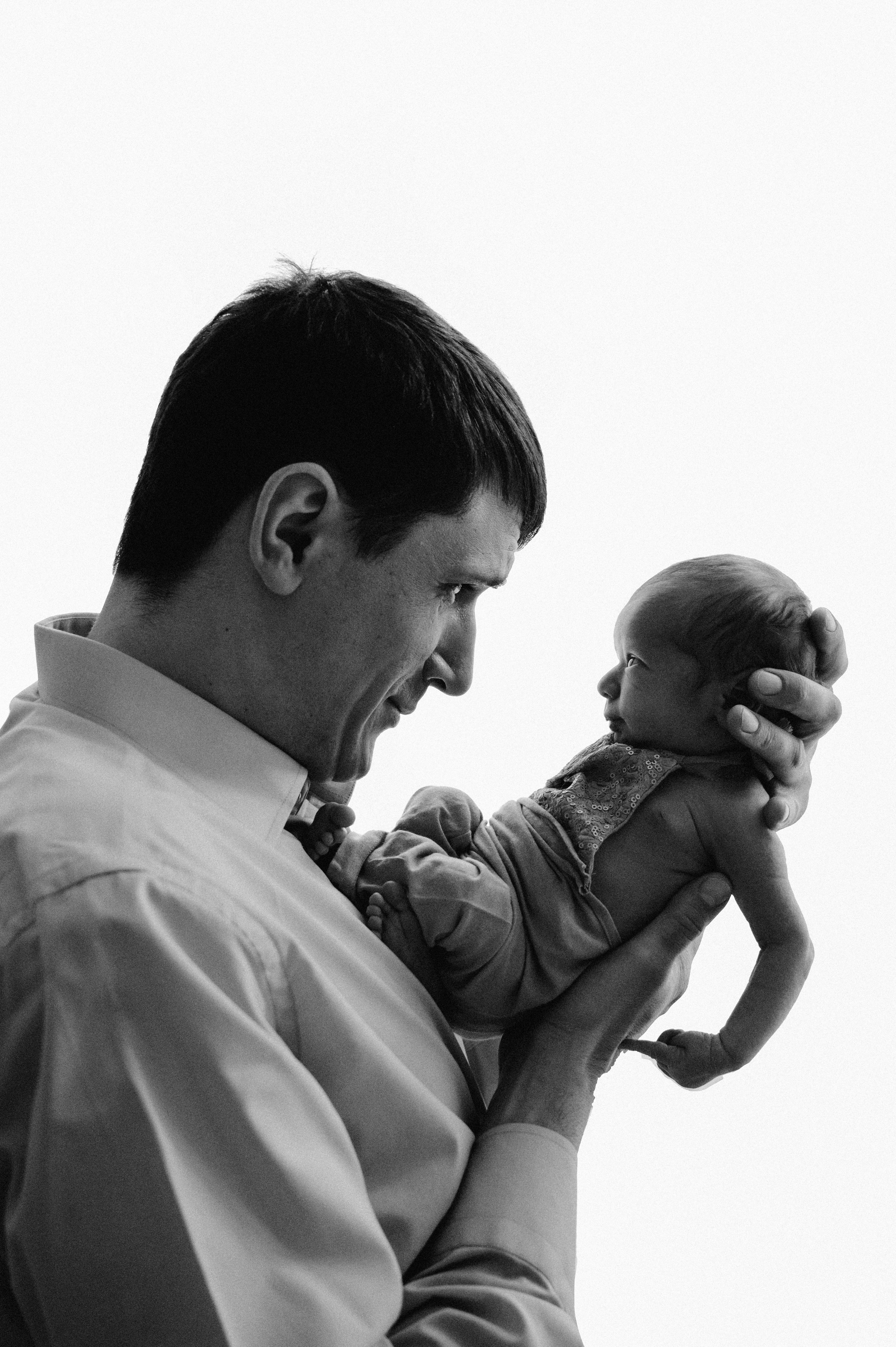 Черно белые фото. Фотограф новорожденных малышей в Санкт-Петербурге