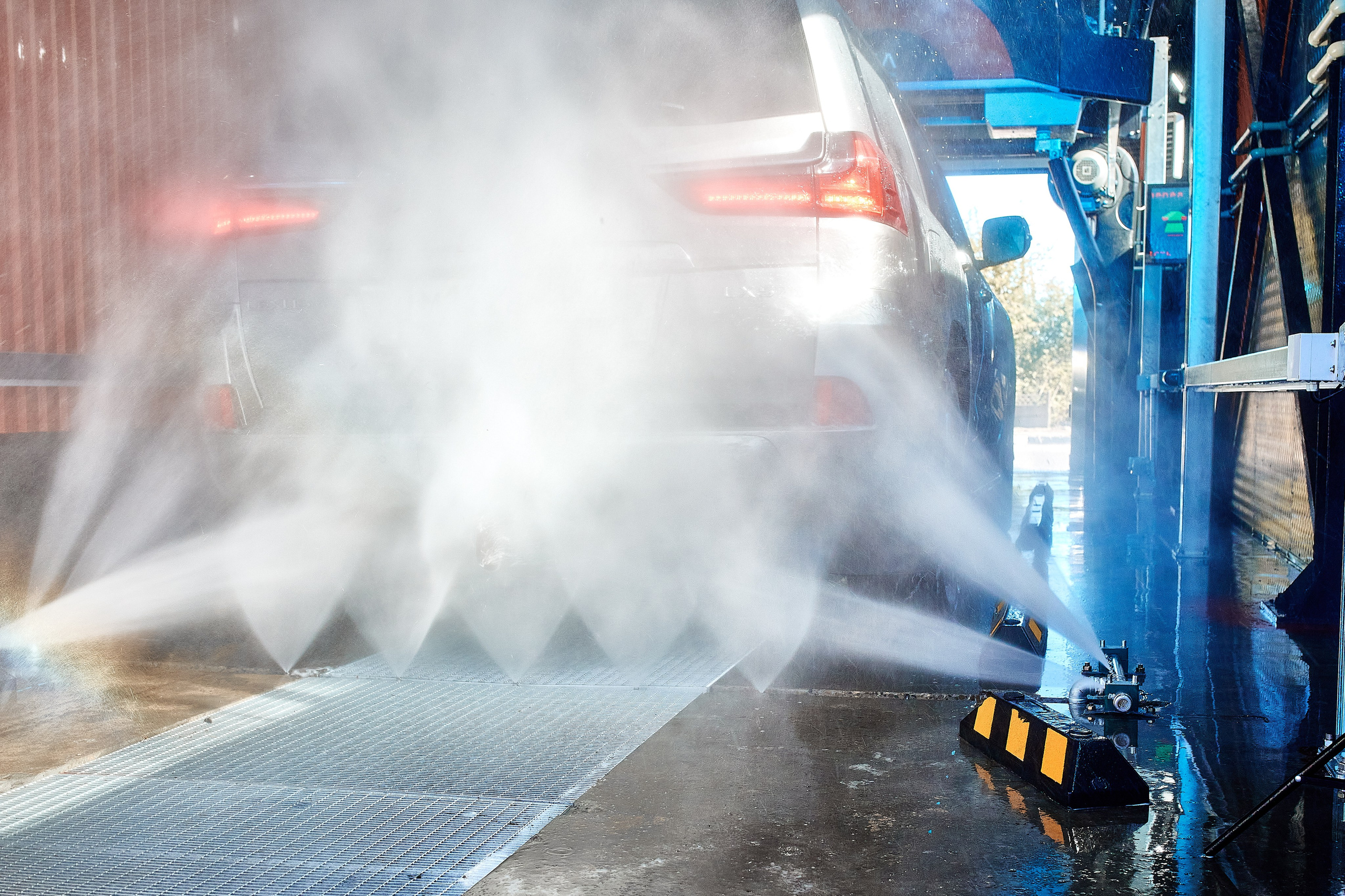 Рекламная съёмка для сети роботизированных автомоек Портал. Антон Артюшин, портретный фотограф. Москва