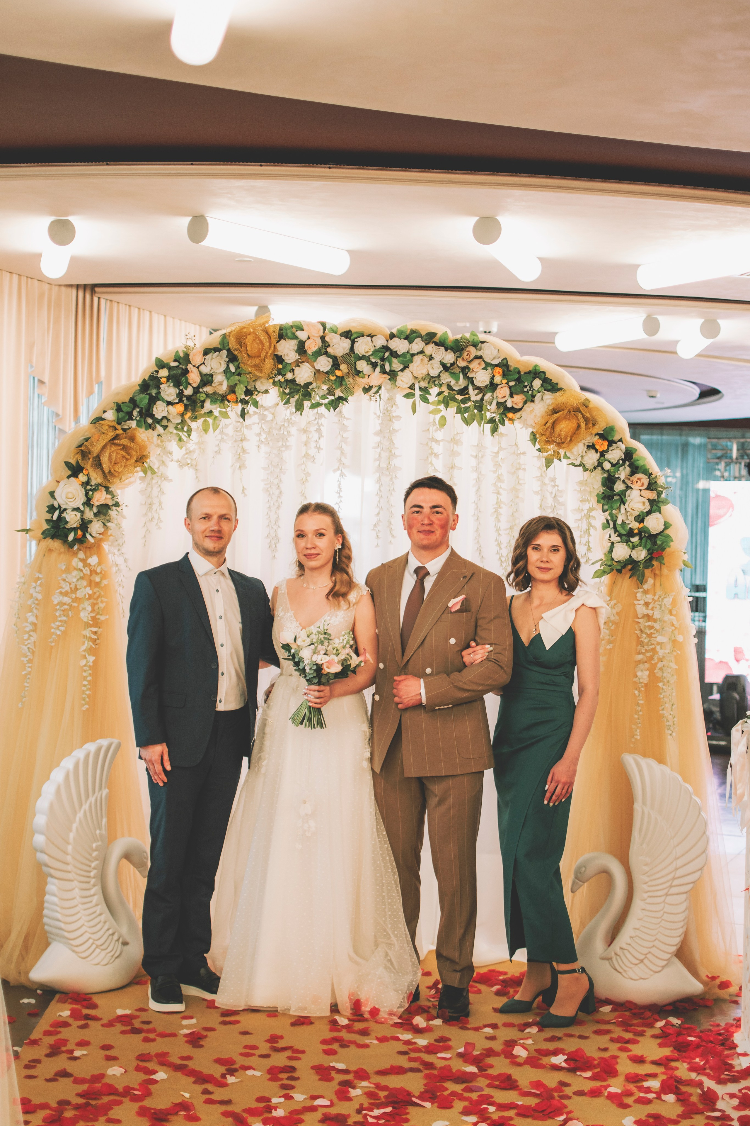 Альберт и Анастасия (Студийная фотосессия, роспись в ДК Нефтяник + фотосессия с гостями). Семейный и свадебный фотограф Губкинский и Ставрополь