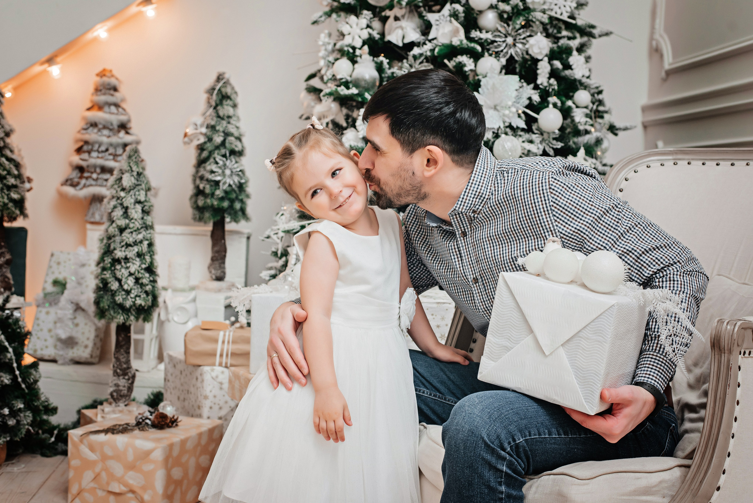 Катюша с семьей в студии. Детский и семейный фотограф выпускной альбом Приморско-Ахтарск