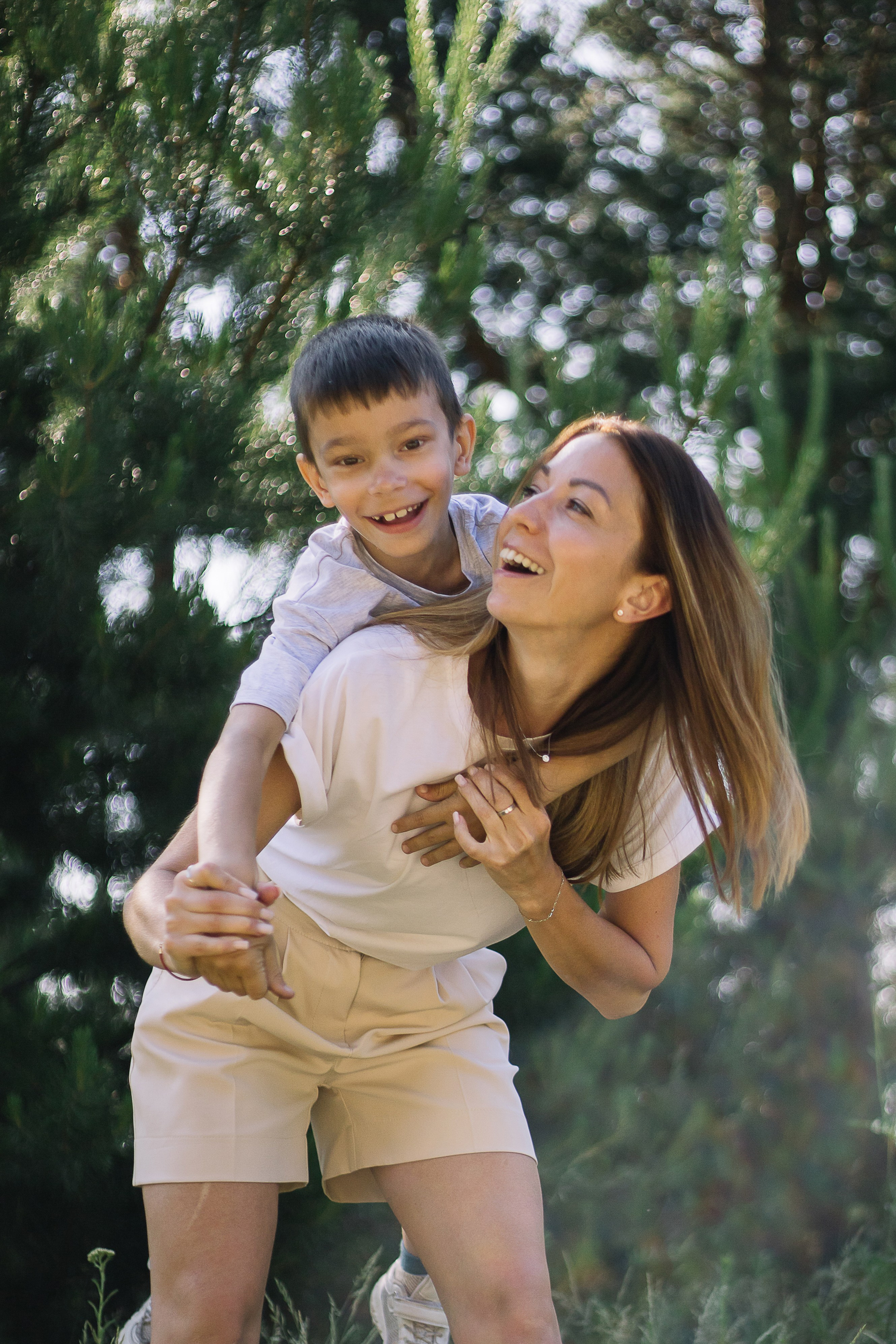 Семейное утро в сосновом лесу. Семейный фотограф в Томске Максимова Екатерина