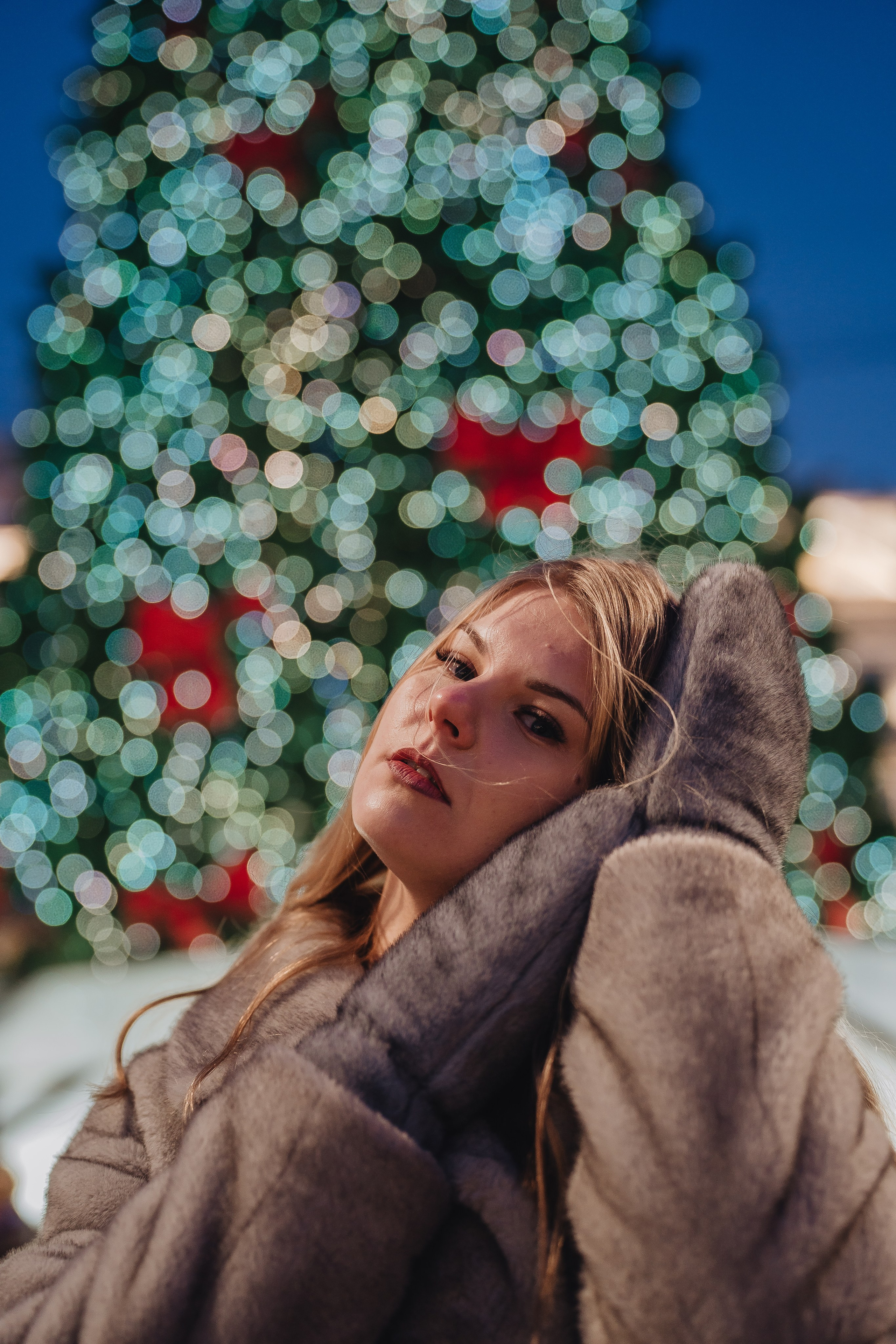 ПРОГУЛКА НА МАНЕЖНОЙ ПЛОЩАДИ ДЛЯ ДЕВУШКИ ПЕРЕД НОВЫМ ГОДОМ (НОВОГОДНЯЯ ФОТОСЕССИИЯ НА МАНЕЖНОЙ ПЛОЩАДИ). Профессиональный фотограф, Санкт-Петербург — Виктория Богомолова