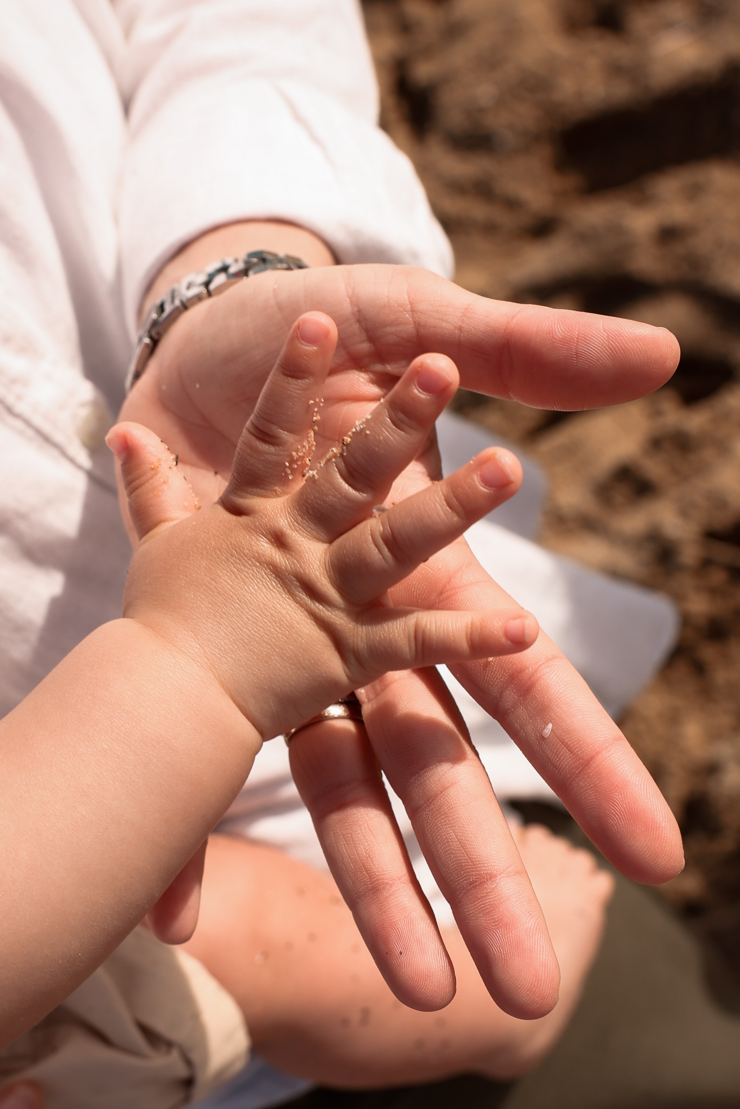 Family pizza at the sea. Natalia Zhuravleva|family, newborn, maternity photographer in Barcelona
