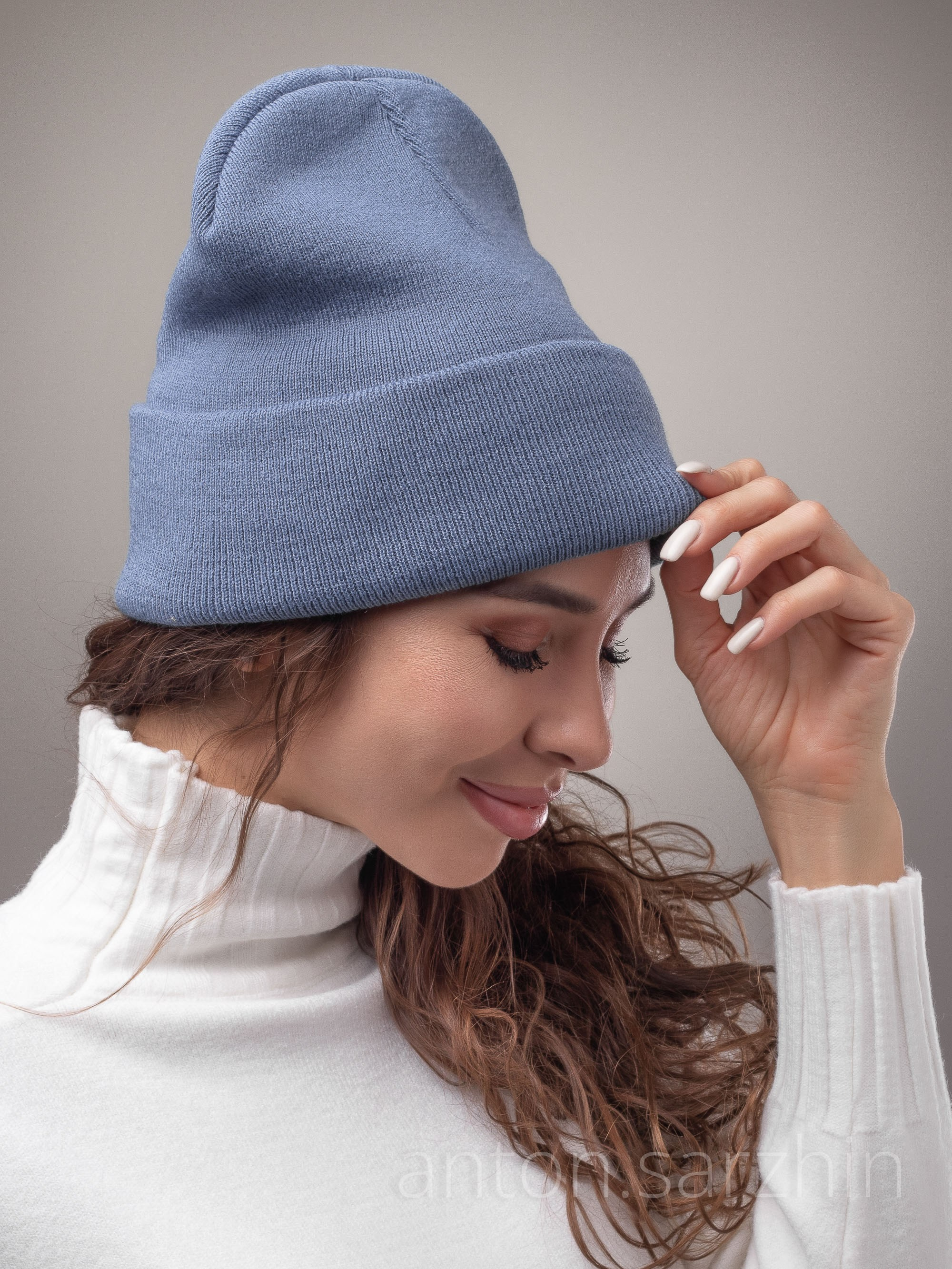 Фотосъемка шапки бини на девушке