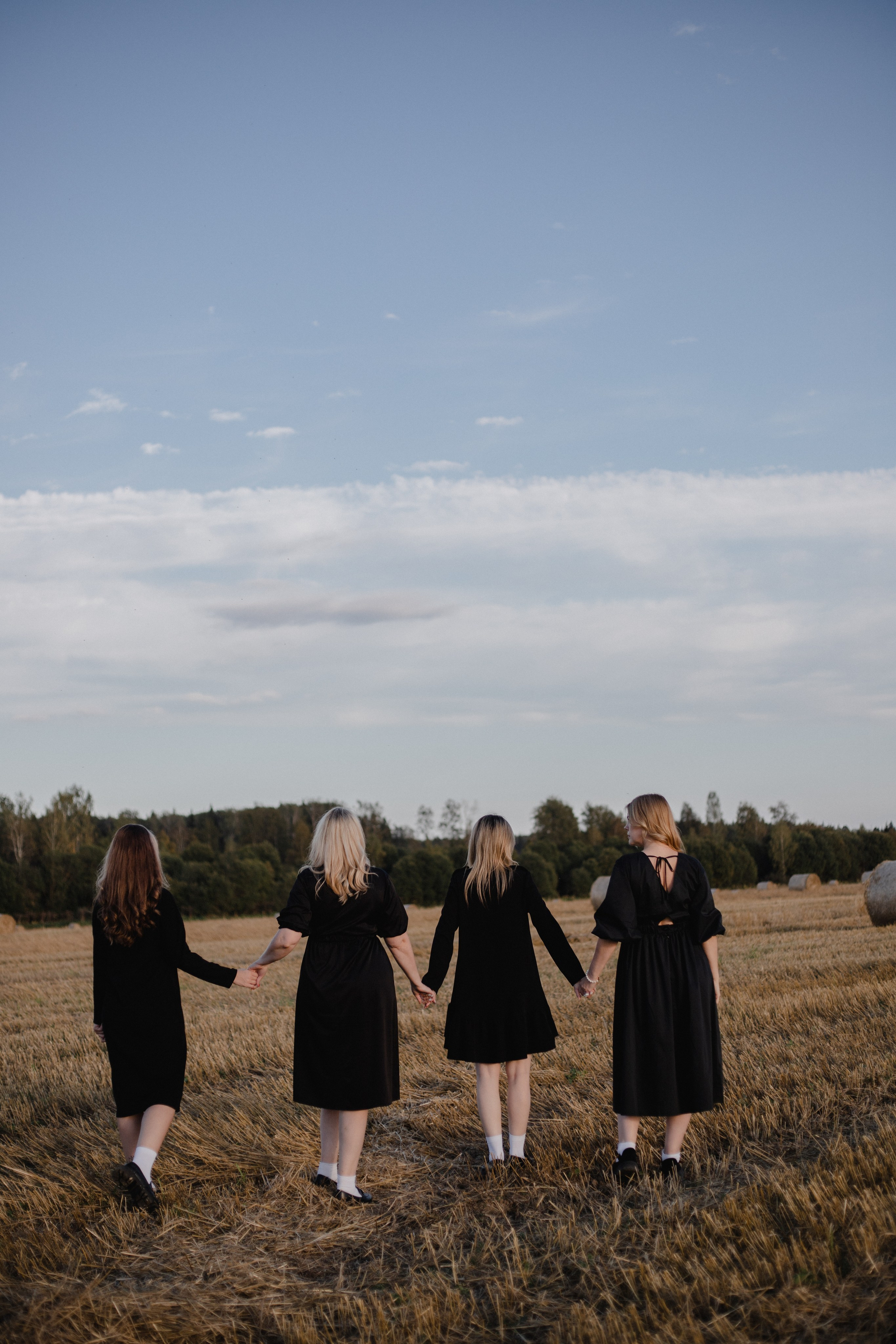 Однажды сестры в поле :)