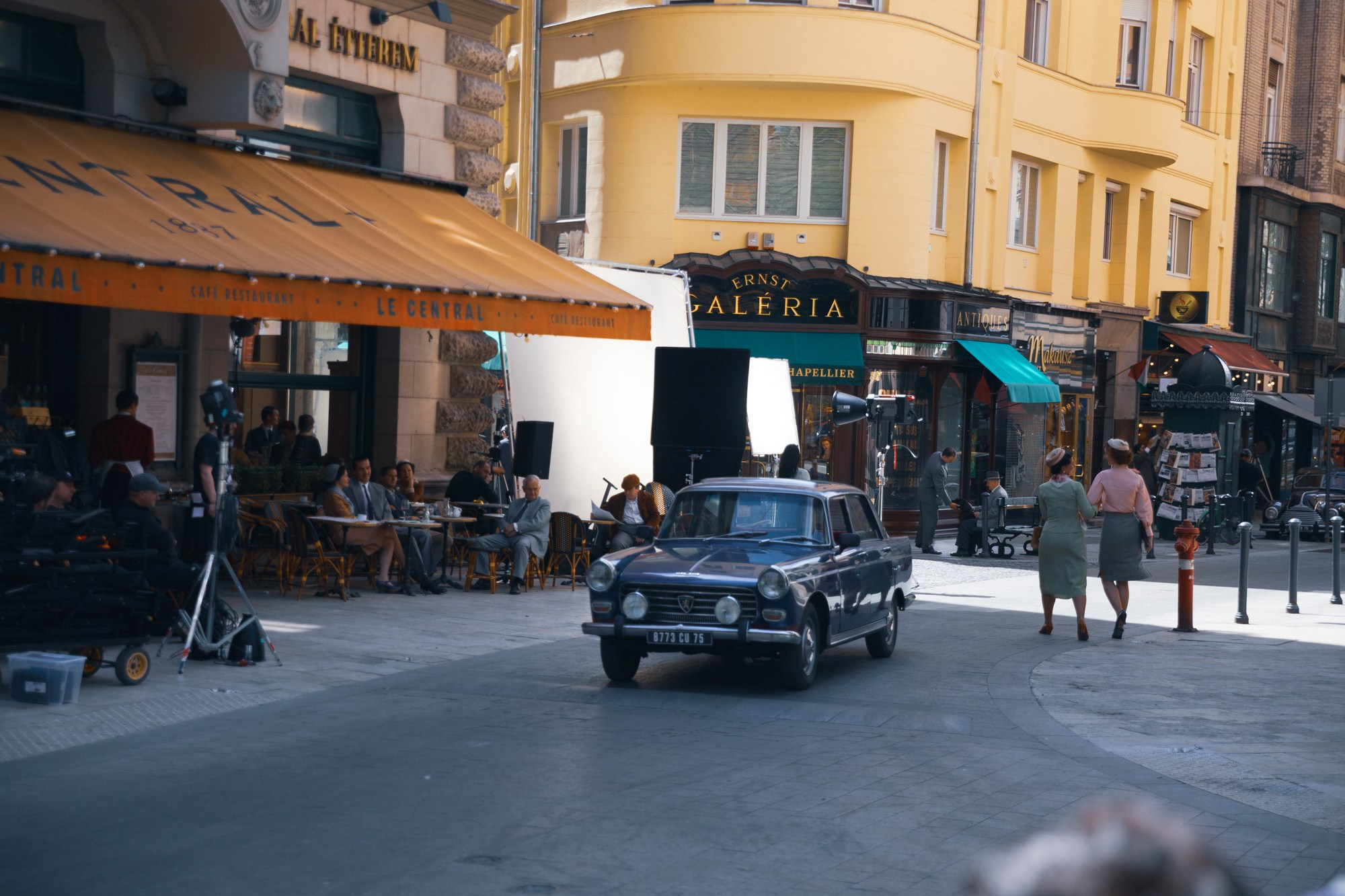 Dinner with Audrey. Behind the Scenes. Photographer in Budapest  — Yura Knyazev