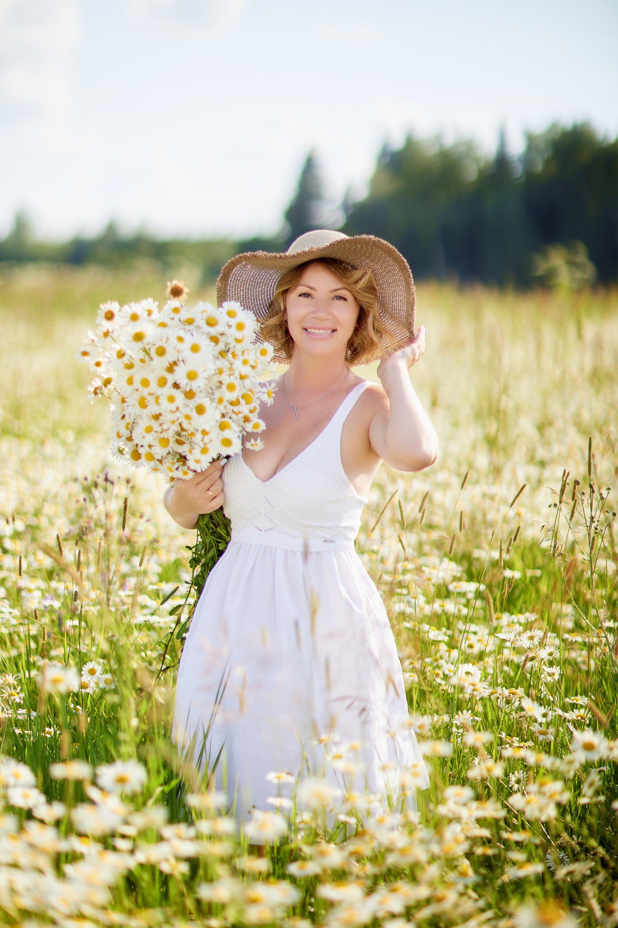 Семейная фотосессия в ромашках. Семейный и свадебный фотограф в Москве Пушкино Элеонора Янбухтина