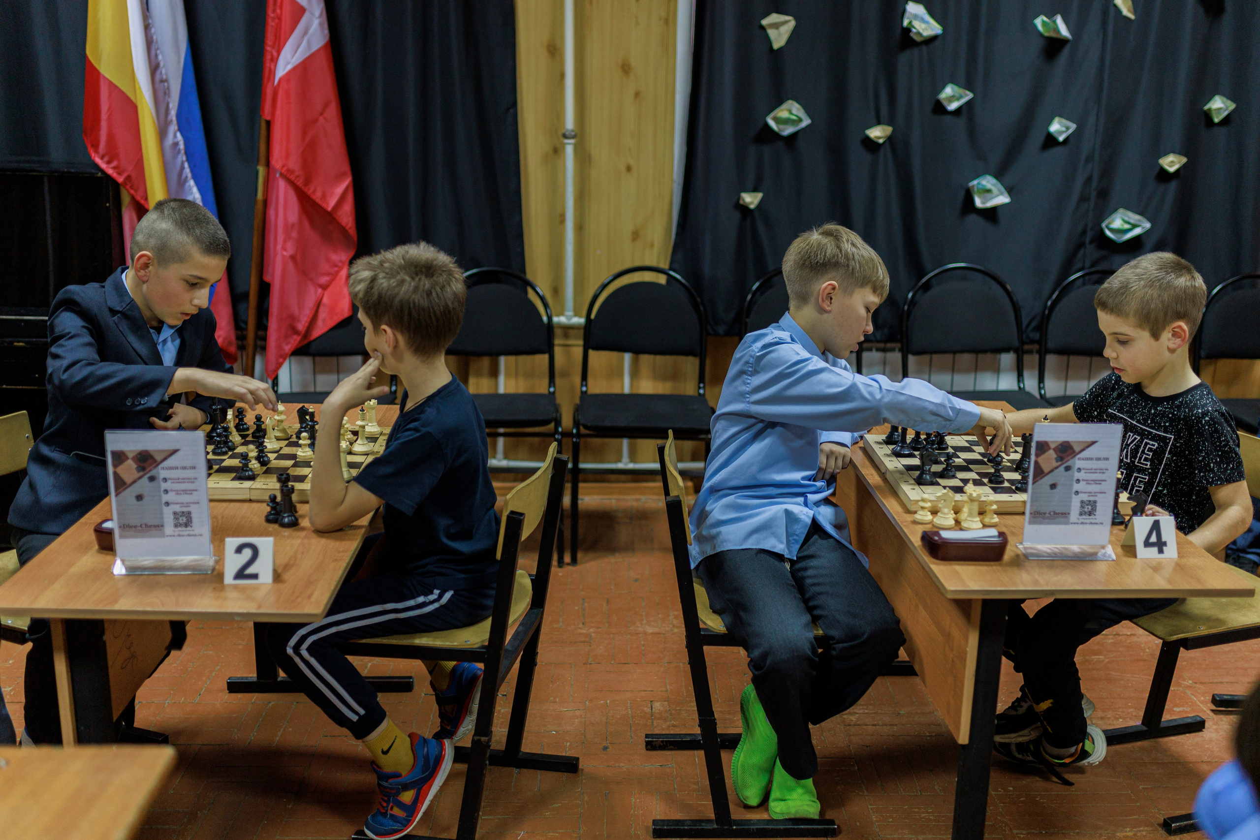 Репортажная сьёмка игры в шахматы в детском доме. Семейный и детский фотограф в Рязани Васюгова Мария