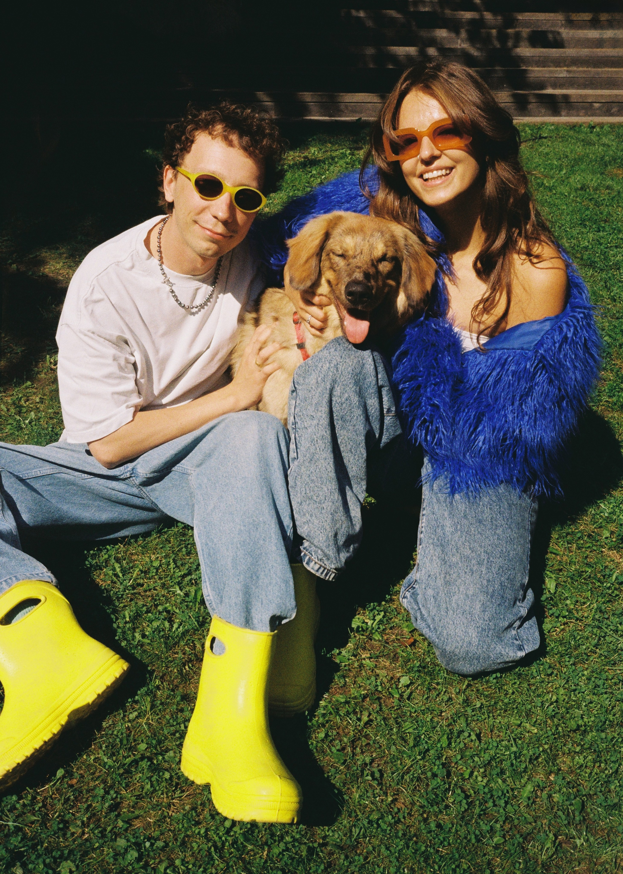 ПАРОЧКА В ЖЕЛТЫХ САПОЖКАХ С РАЙОНА