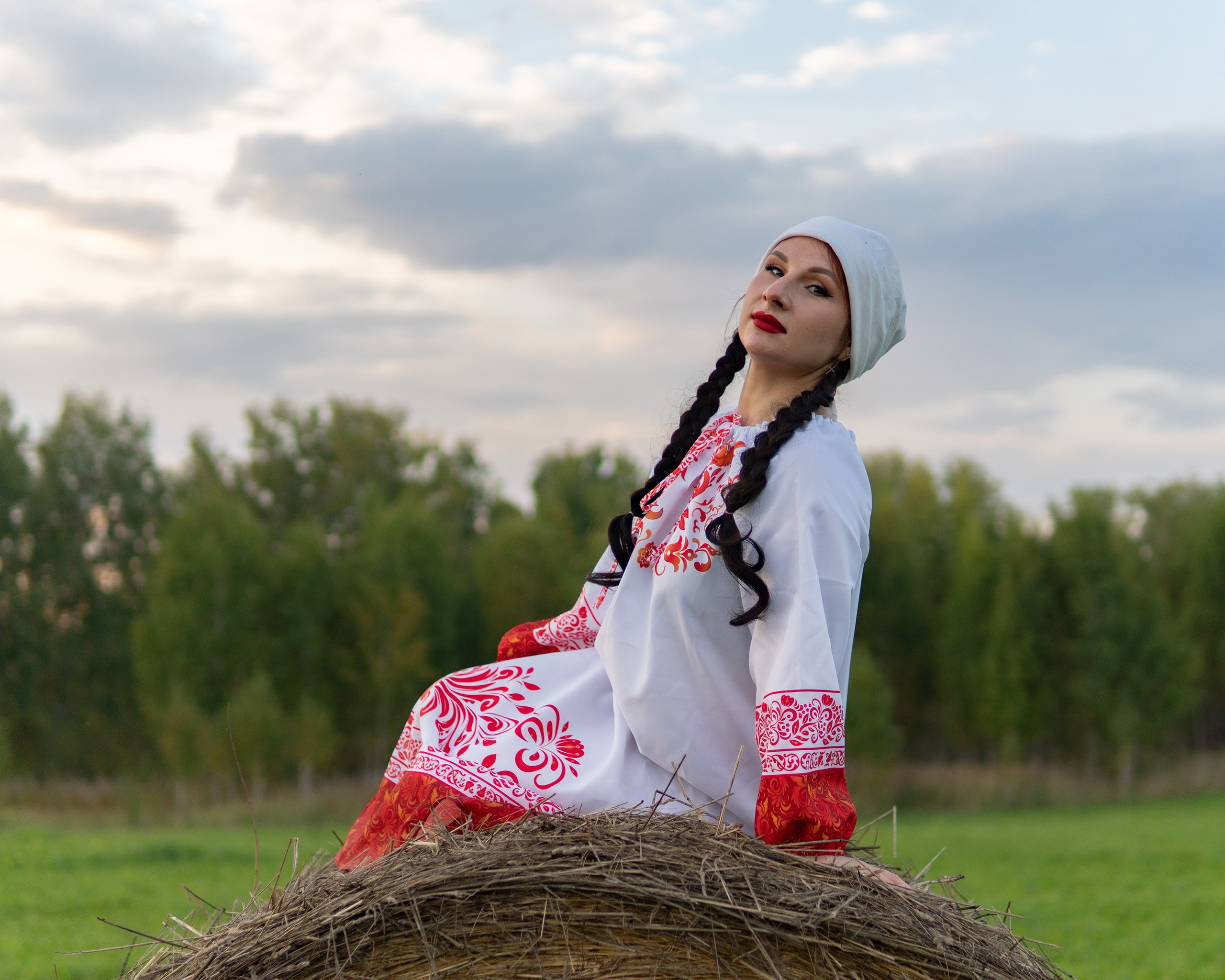 Тематическая \ Творческая \ Фотосъёмка в славянском наряде: Татьяна — гармония традиций и природы. Hannanovmoments