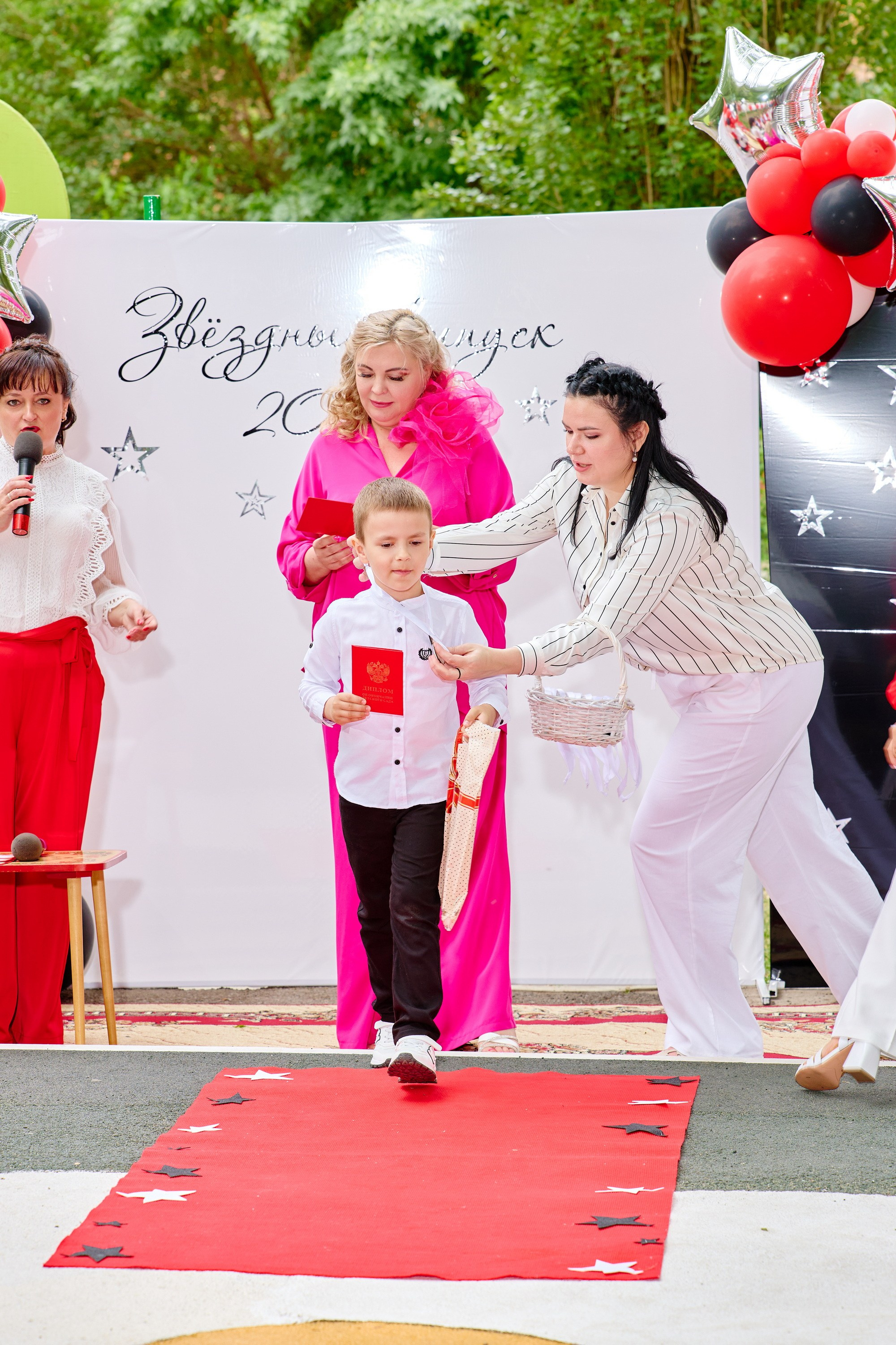 Выпускной 45 сад. Фотограф Выпускные альбомы Таганрог Сергей Коробченко