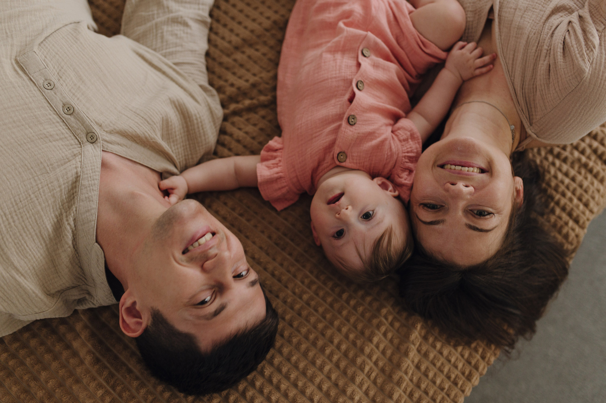 Ульяна, Яша и Лия. Домашняя история. Свадебный фотограф Москва и Санкт-Петербург. Анастасия Чудина