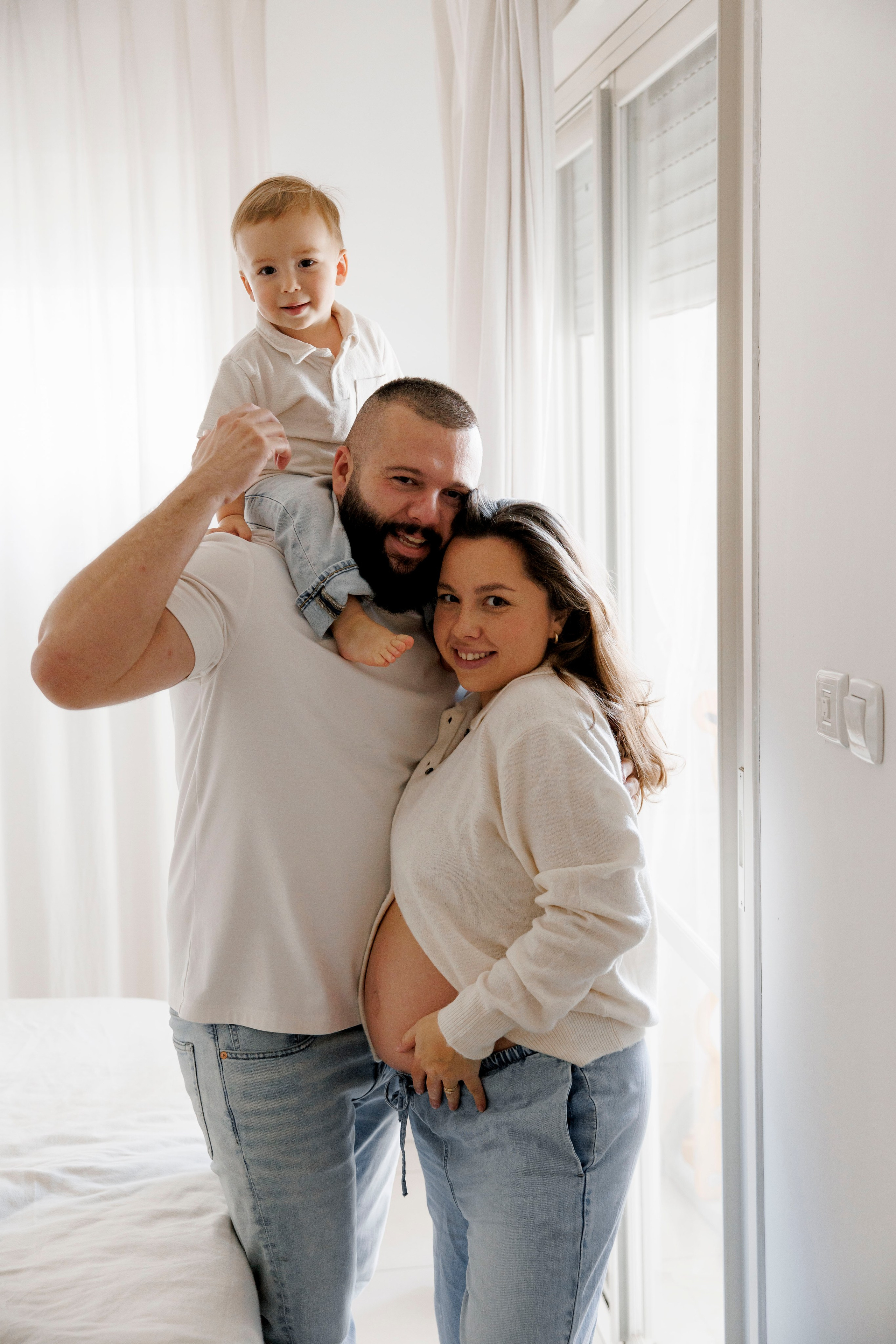 Pregnancy & Family photoshoot at home. Wedding and family photographer