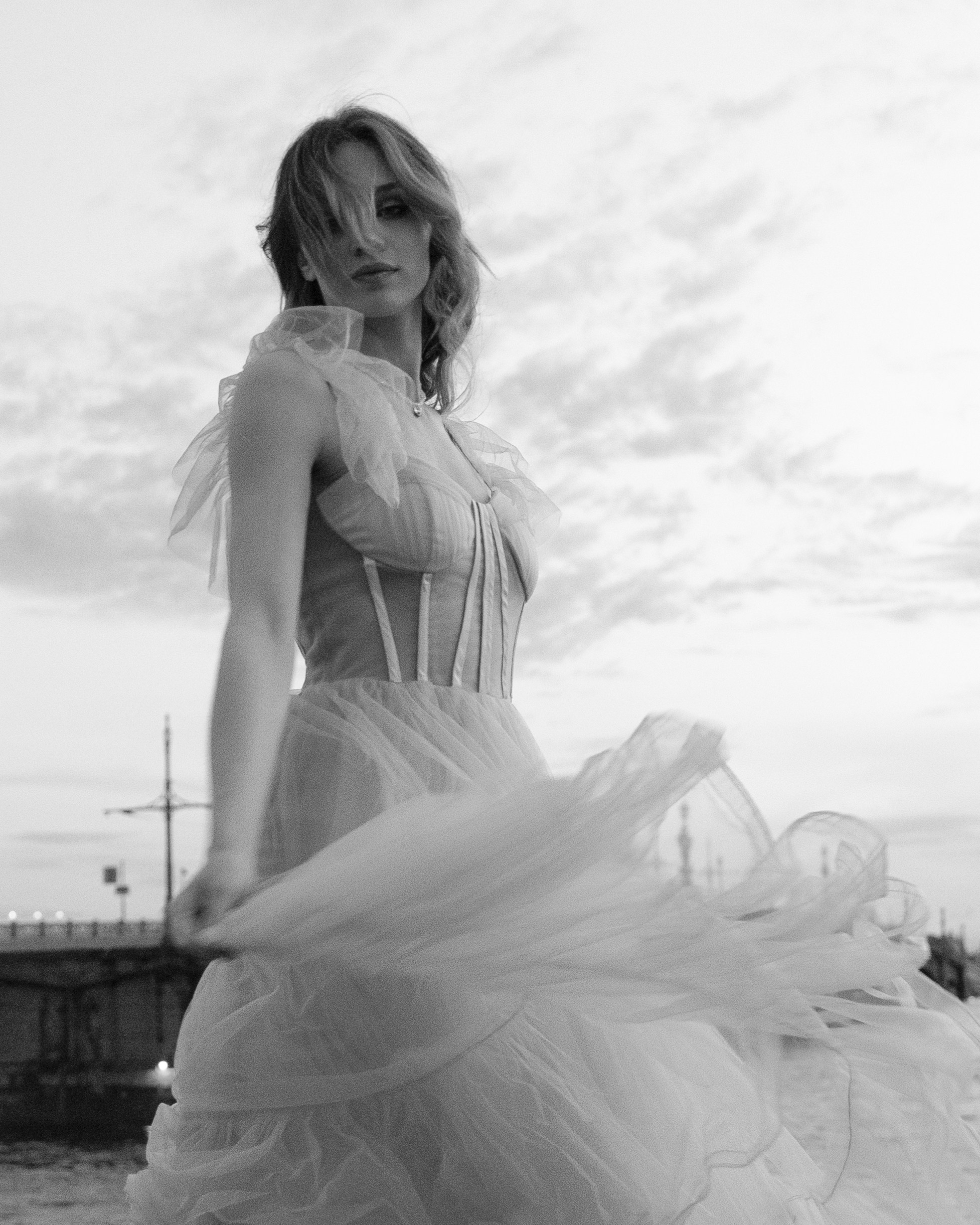 Фотопрогулка на фоне разведенных мостов. Белые ночи Питера. Фотограф в Санкт-Петербурге Вагнер Юлия