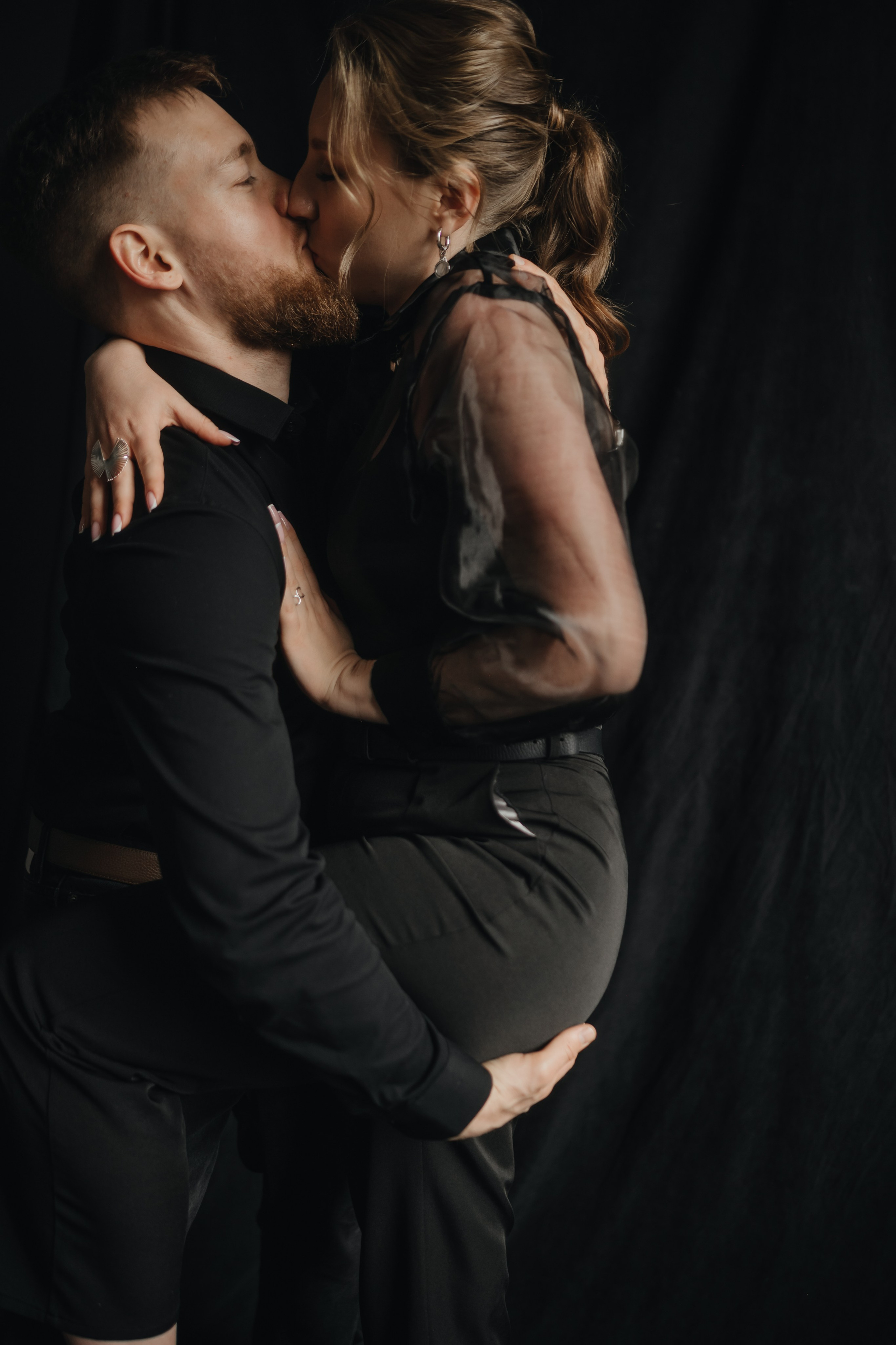 Love Story фотосессия в студии. Свадебный и семейный фотограф и видеограф, Крым, Москва, Санкт -Петербург