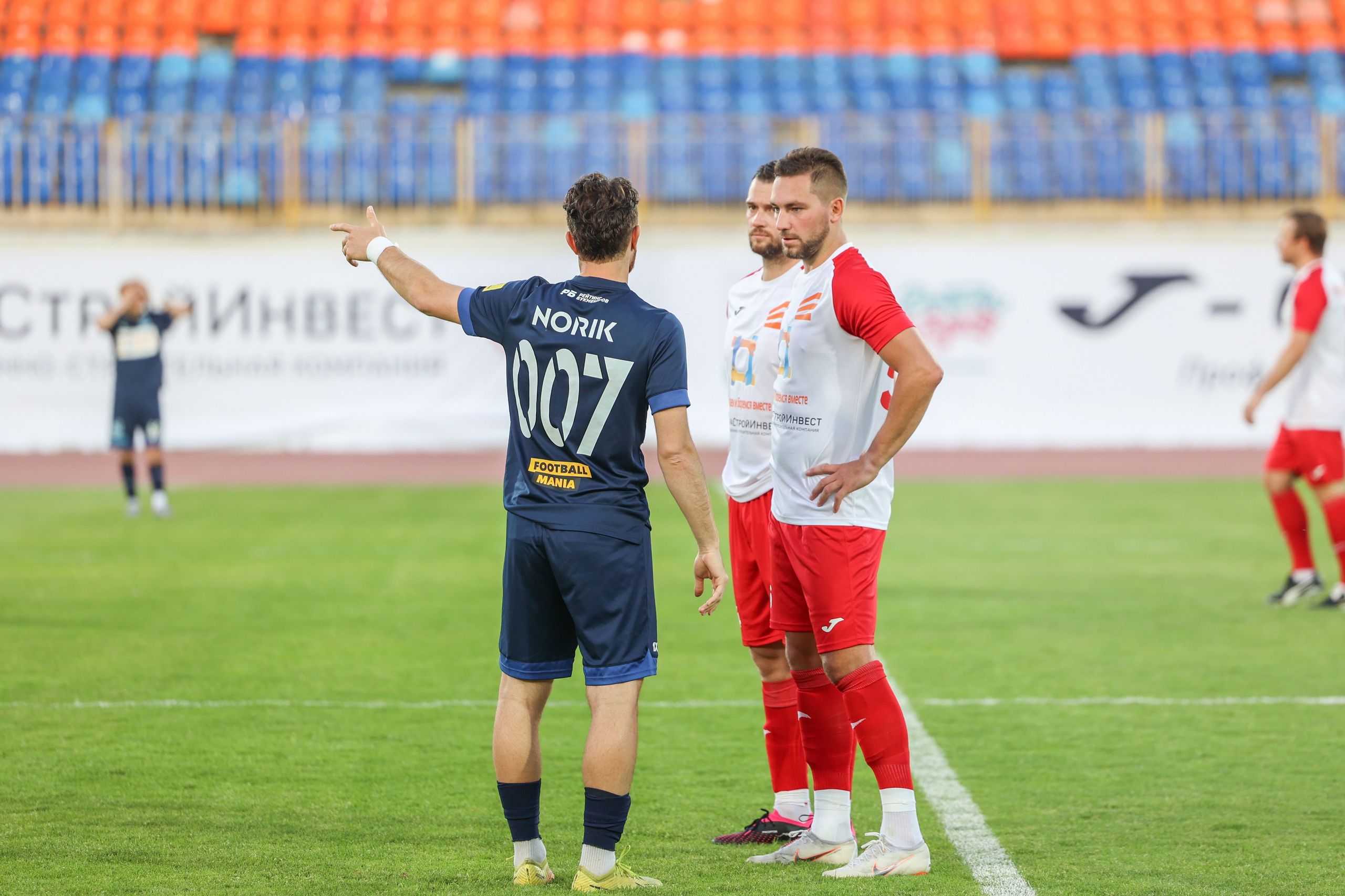 Благотворительный футбольный матч Друзья Бурмистрова vs ФК Fight Nights. Спортивный репортажный фотограф Казань Нафис Сиразетдинов