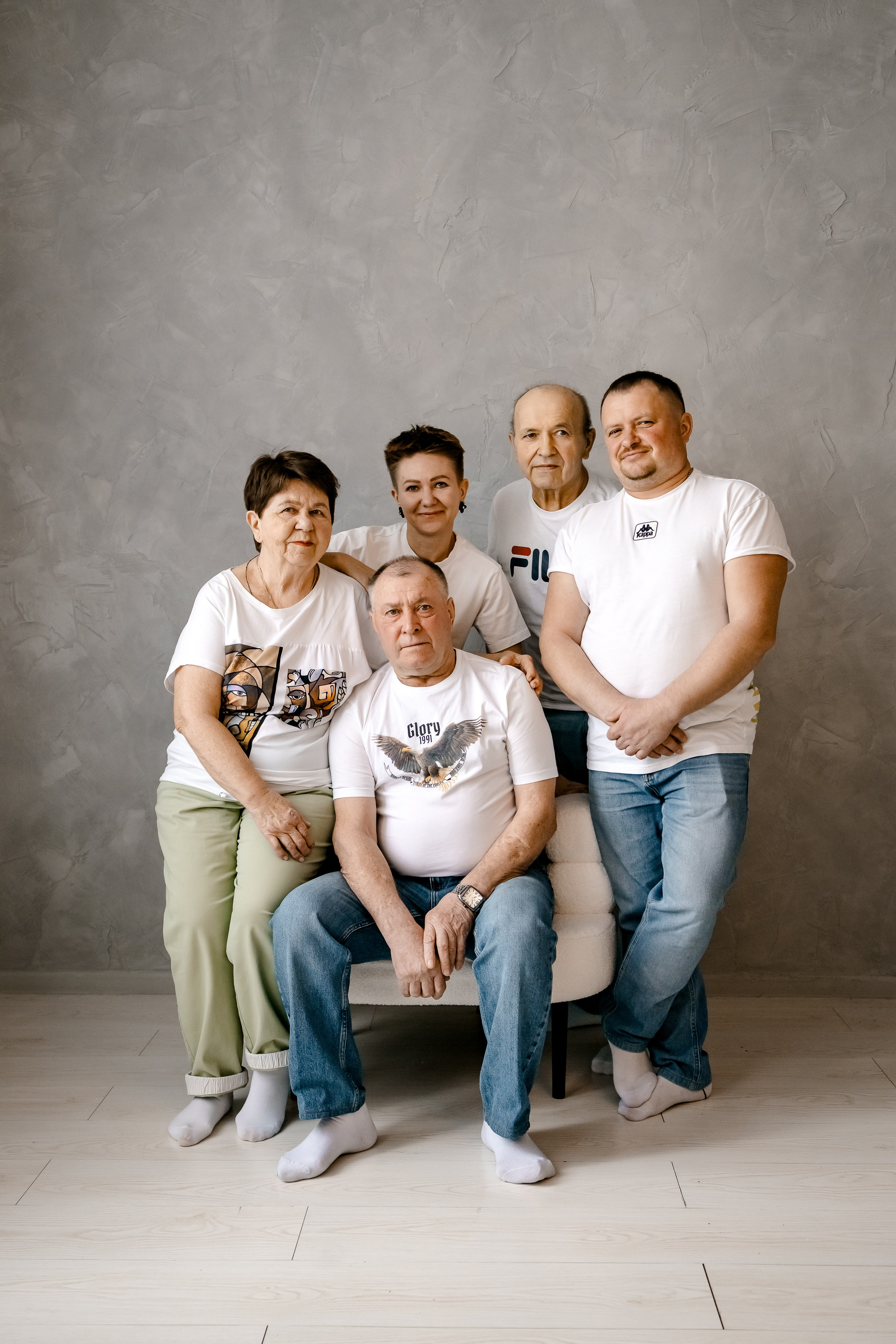 Фотосъемка семьи, групповое фото в студии