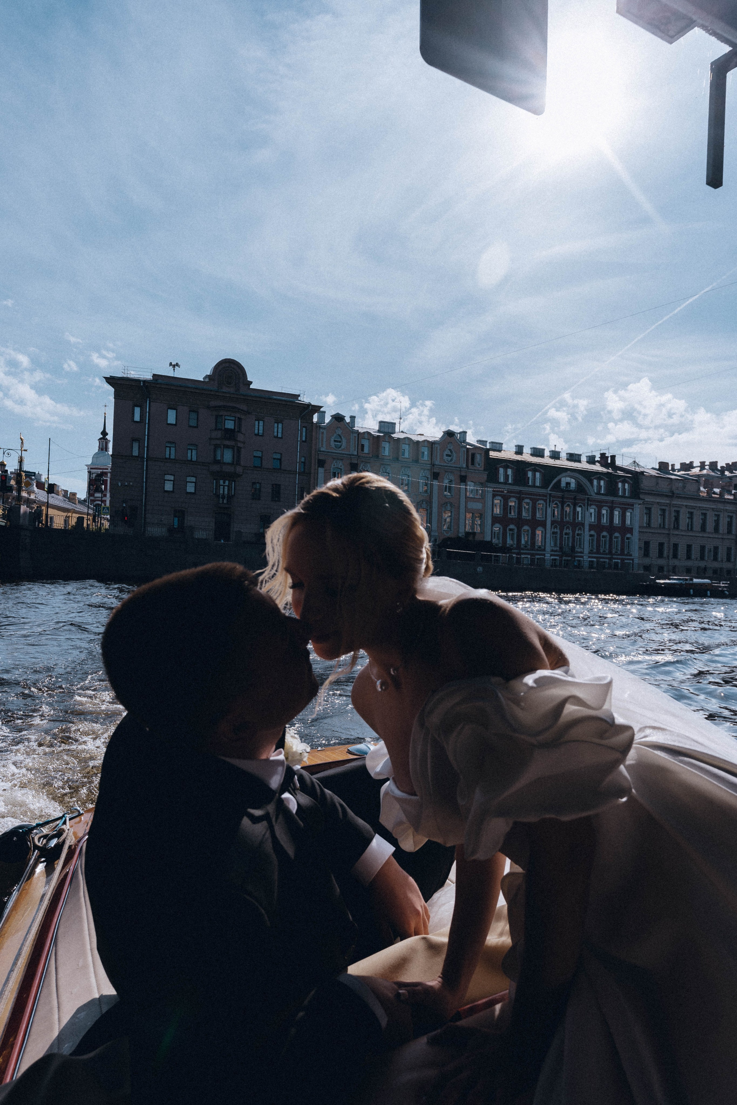 СВАДЕНБНАЯ СЬЕМКА НА КАТЕРЕ ПО КАНАЛАМ САНКТ-ПЕТЕРБУРГА И В АКВАТОРИИ НЕВЫ. Профессиональный фотограф, Санкт-Петербург — Виктория Богомолова