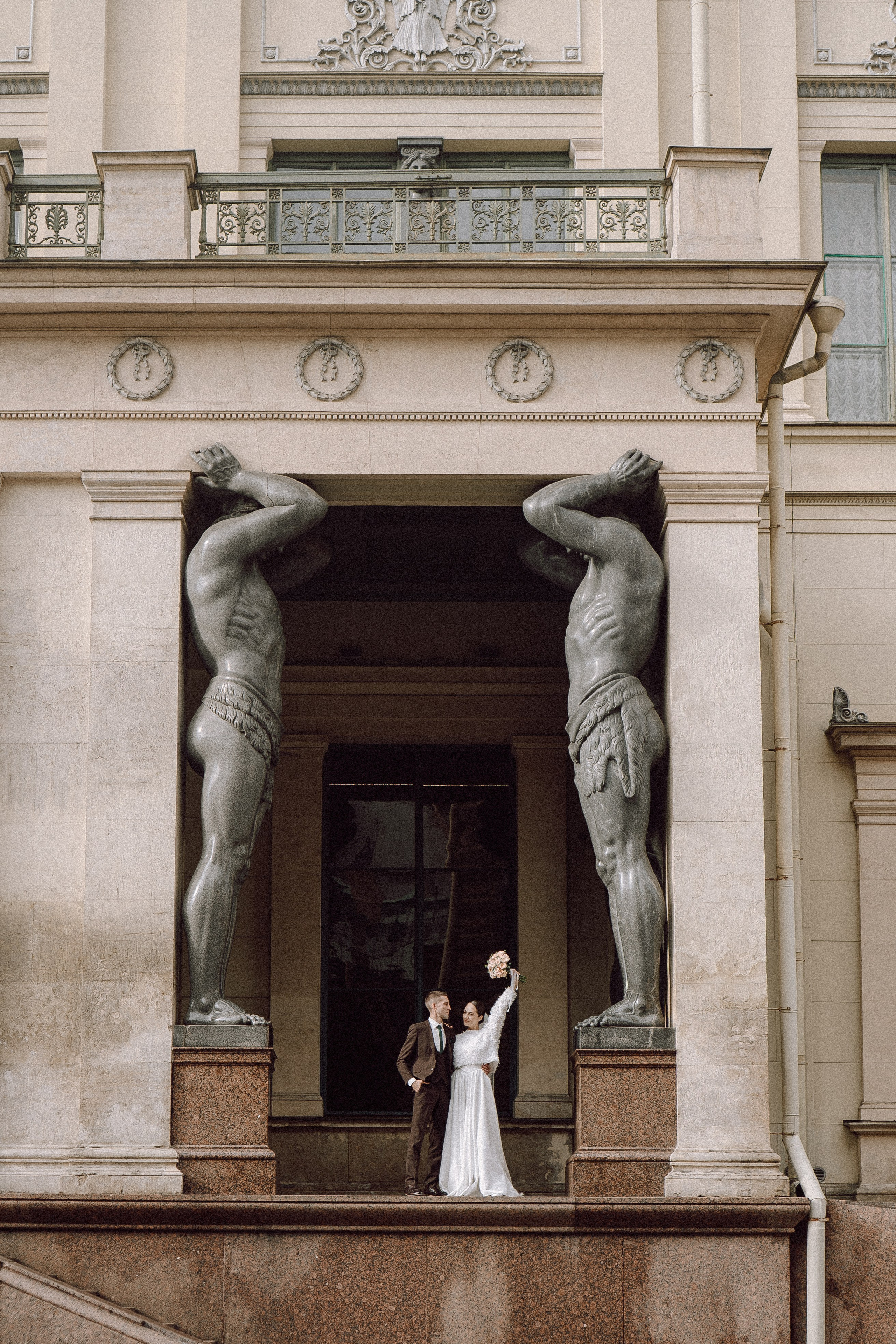 СВАДЕБНАЯ ПРОГУЛКА В САНТК-ПЕТЕРБУРГЕ (ИСАКИЕВСКИЙ СОБОР, ЗИМНЯЯ КАНАВКА, ЭРМИТАЖ И БОЛЬШАЯ МОРСКАЯ УЛИЦА). Профессиональный фотограф, Санкт-Петербург — Виктория Богомолова