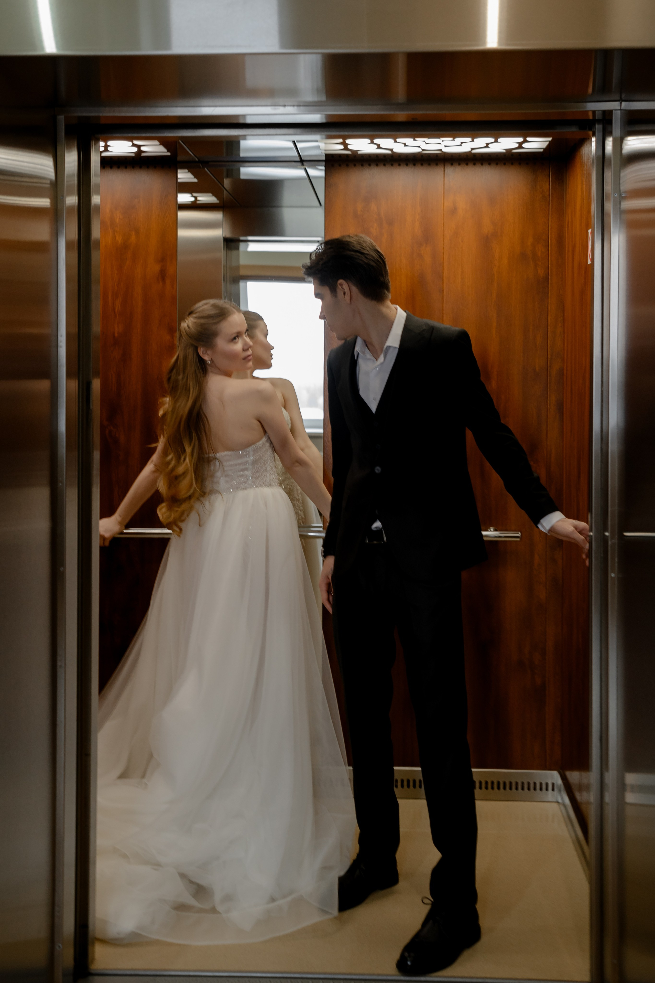 СВАДЕБНАЯ СЬЕМКА СБОРОВ В ОТЕЛЕ И ВЫЕЗД НА ЦЕРЕМОНИЮ (СНЯТО В СИБИРЕ В НИЖНЕВАРТОВСКЕ)М. Профессиональный фотограф, Санкт-Петербург — Виктория Богомолова